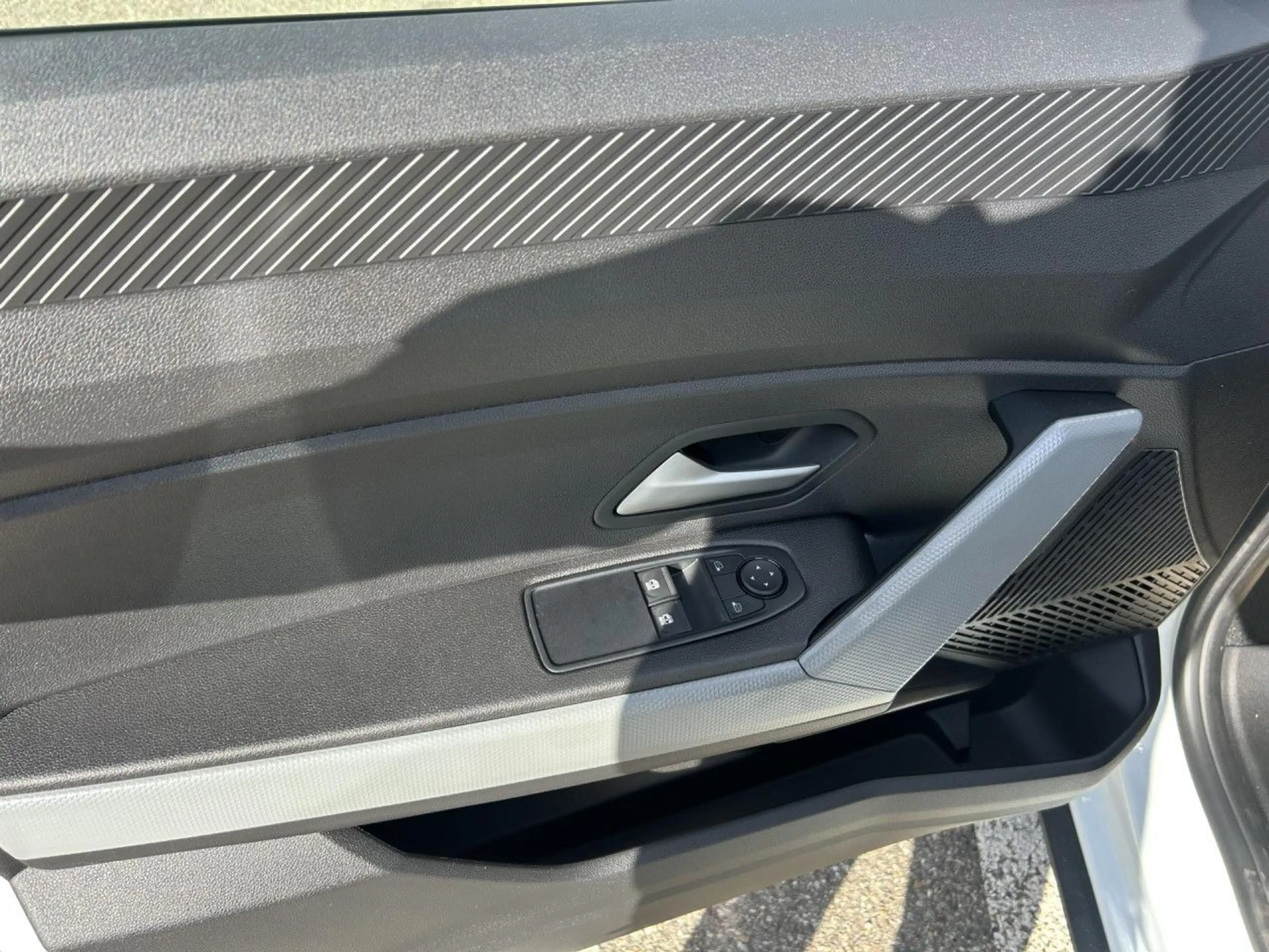 Dacia Duster Essential Eco-G 120 KLIMA EINPARKHILFE — photo 15