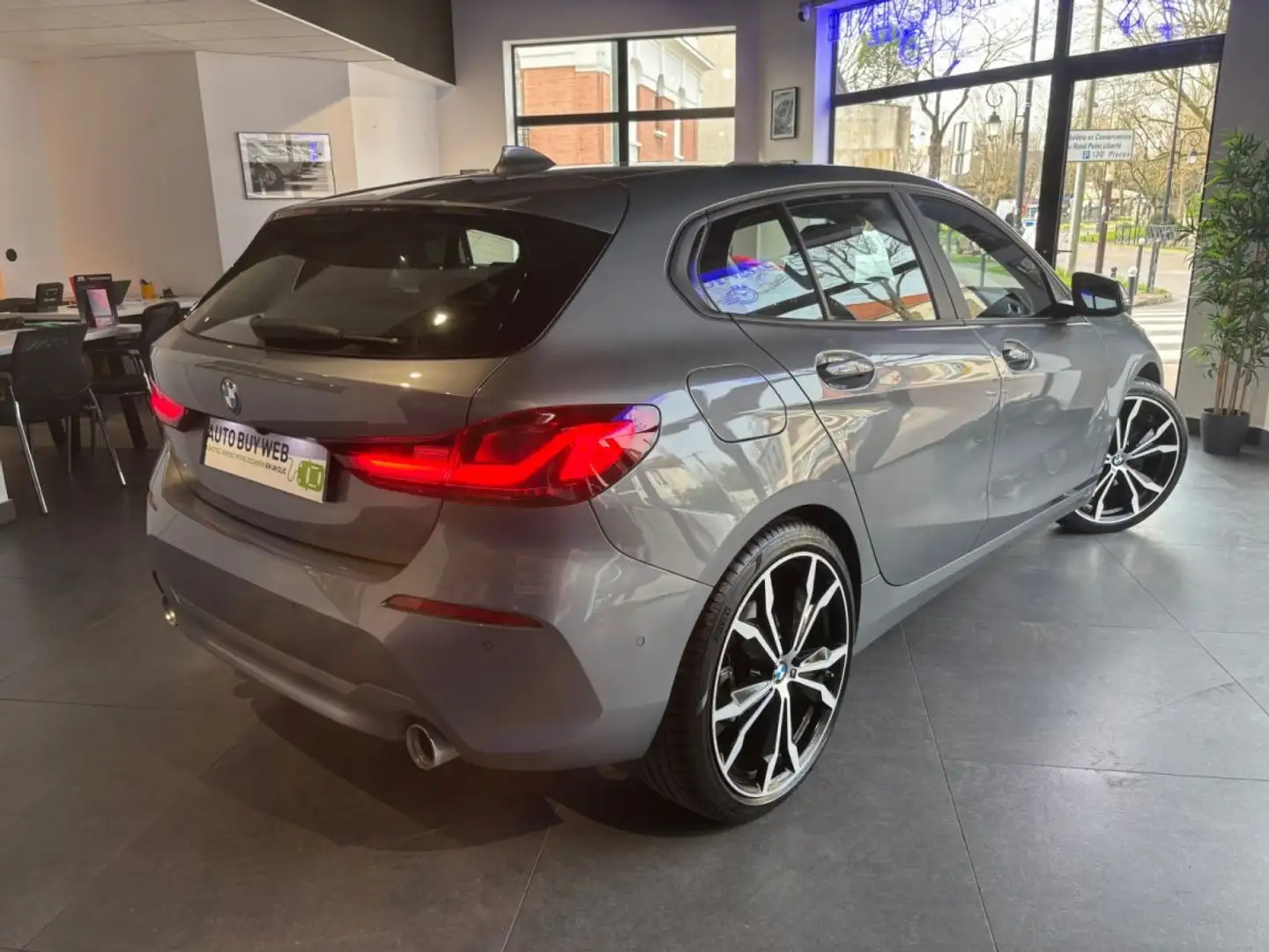 BMW 118 SERIE F40 118d 150 ch BVA8 Edition Sport Grau - 2