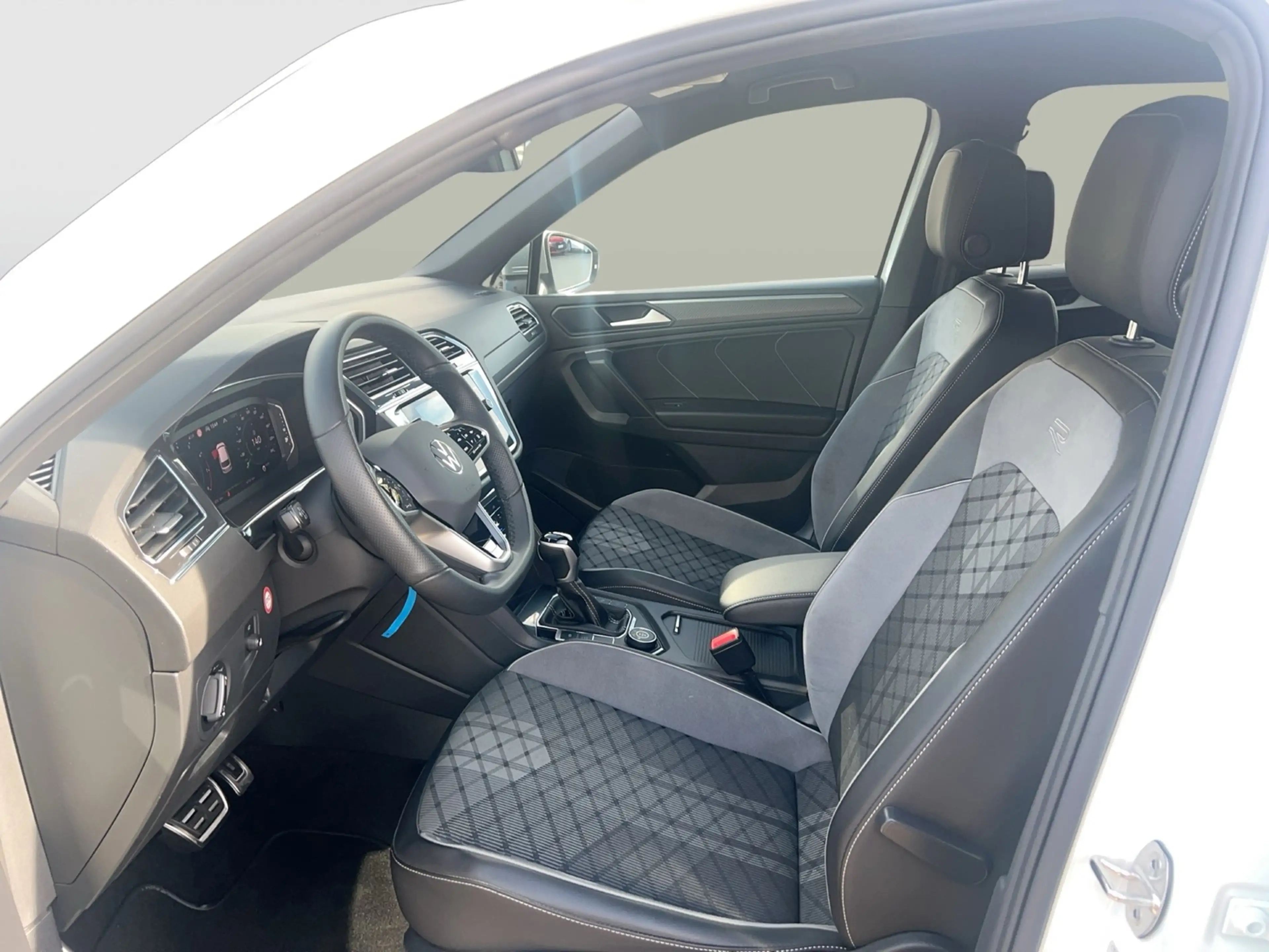 Volkswagen Tiguan Allspace R-Line 4Mot IQ Light AHK Trailer Assist RFK HU — photo 9