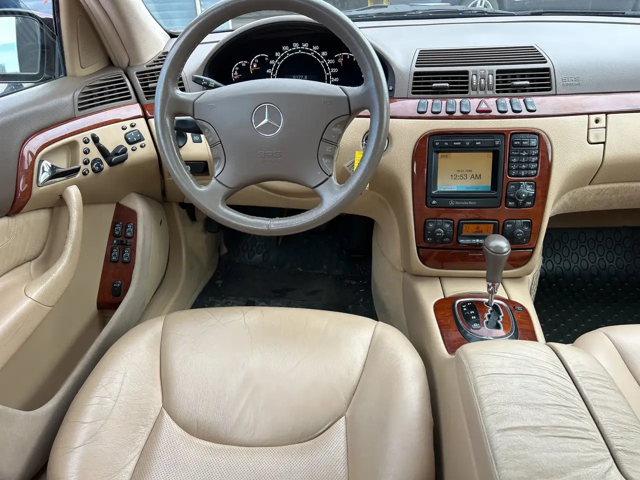 Mercedes-Benz S-Class снимка Mercedes-Benz S-Class