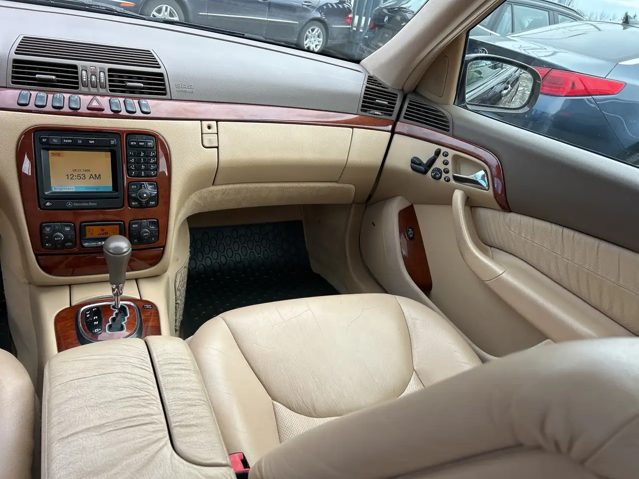 Mercedes-Benz S-Class снимка Mercedes-Benz S-Class