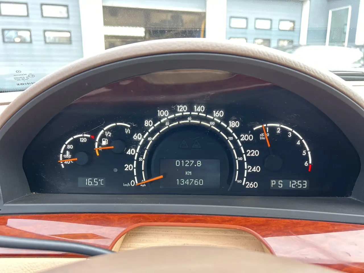 Mercedes-Benz S-Class снимка Mercedes-Benz S-Class