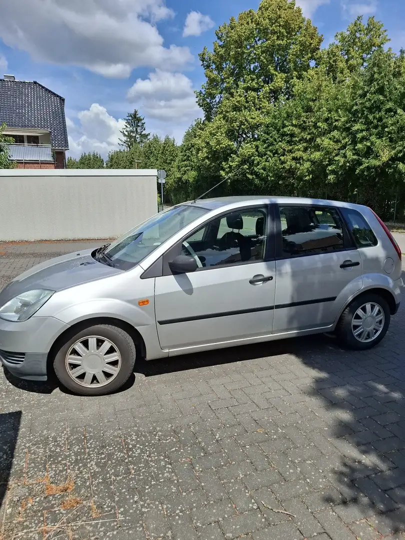 Ford Fiesta Ambiente - 1