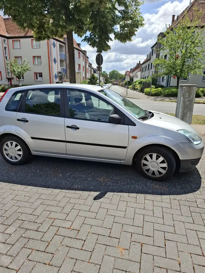 Ford Fiesta Ambiente - 2