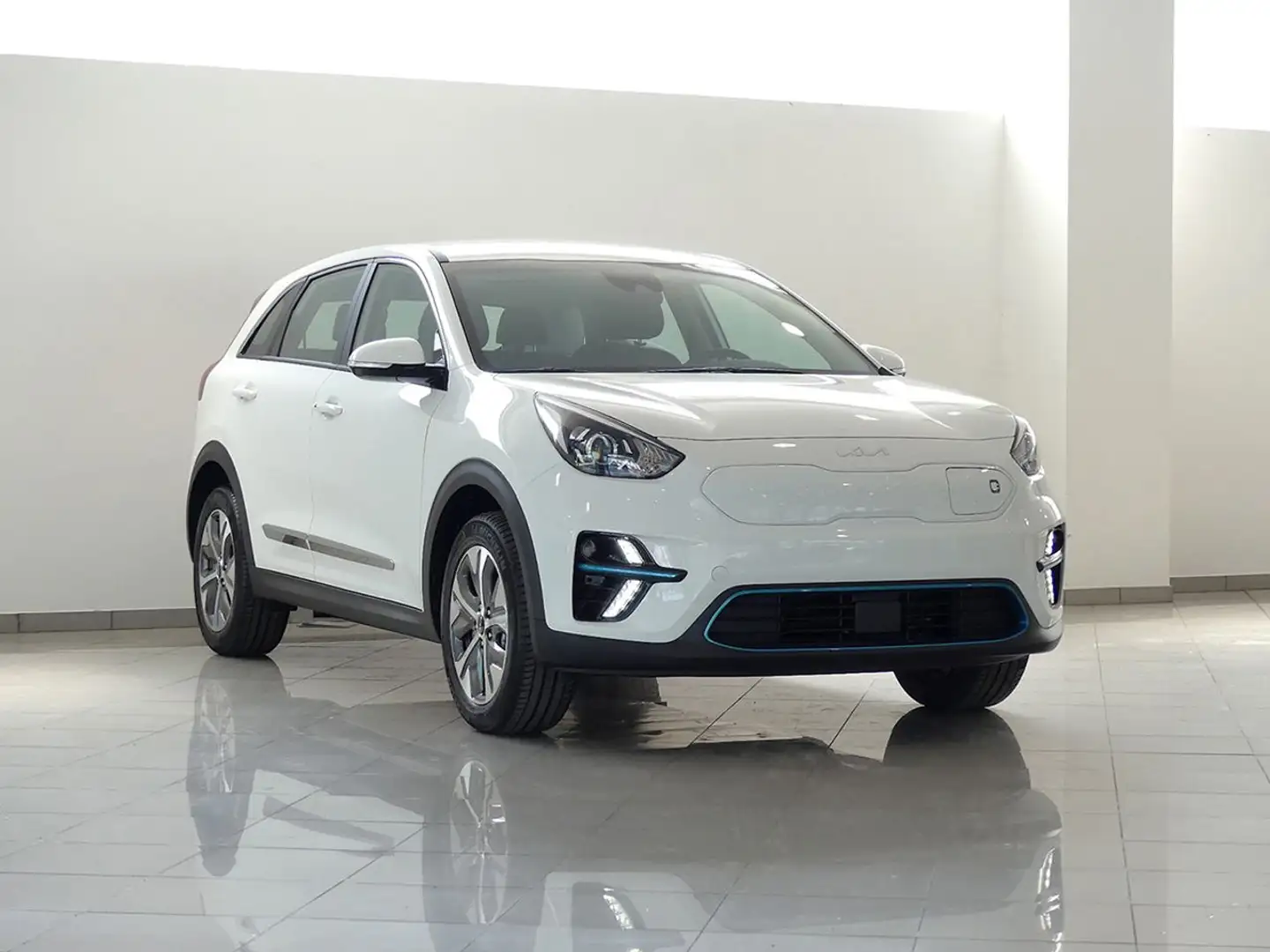 Kia Niro BEV 39KWH E-NIRO CONCEPT 136 5P Blanco - 2