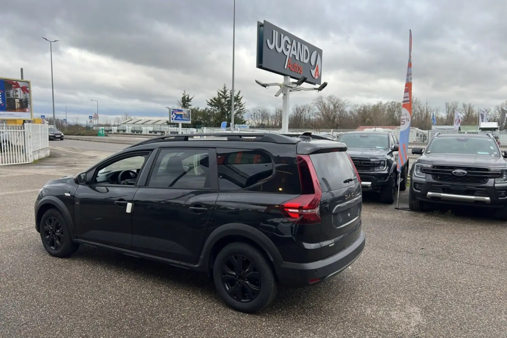 Dacia Jogger HEV 140 BVA EXTREME PLUS 7PL Negro - 2