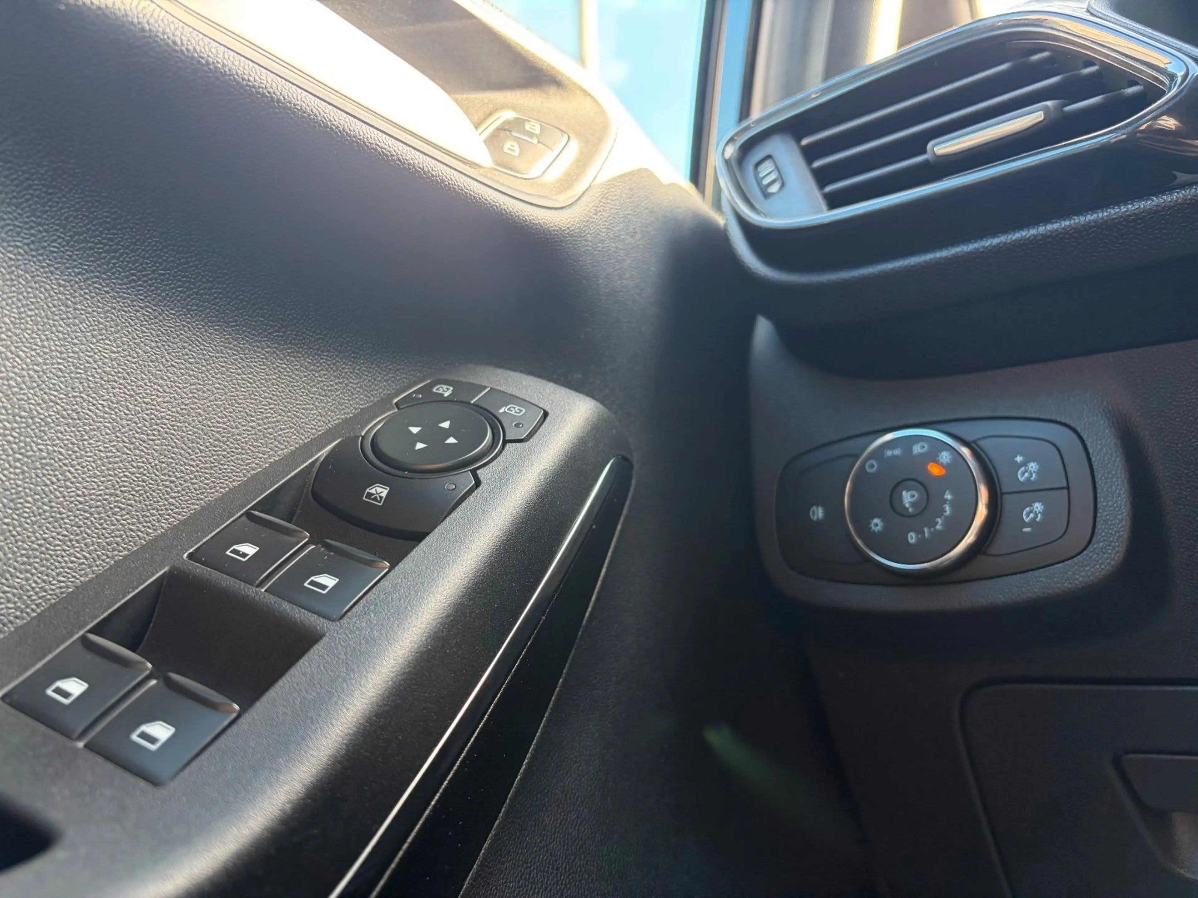 Ford Fiesta ST-Line — photo 10