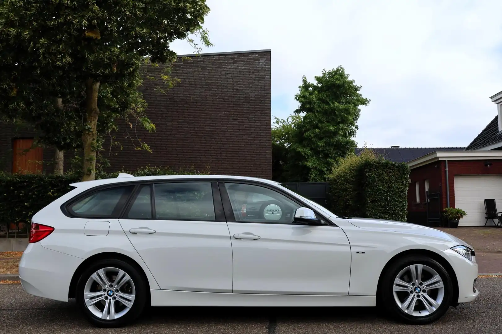 BMW 316 3-serie Touring 316i Executive Sport | NAVI | CLIM Wit - 2