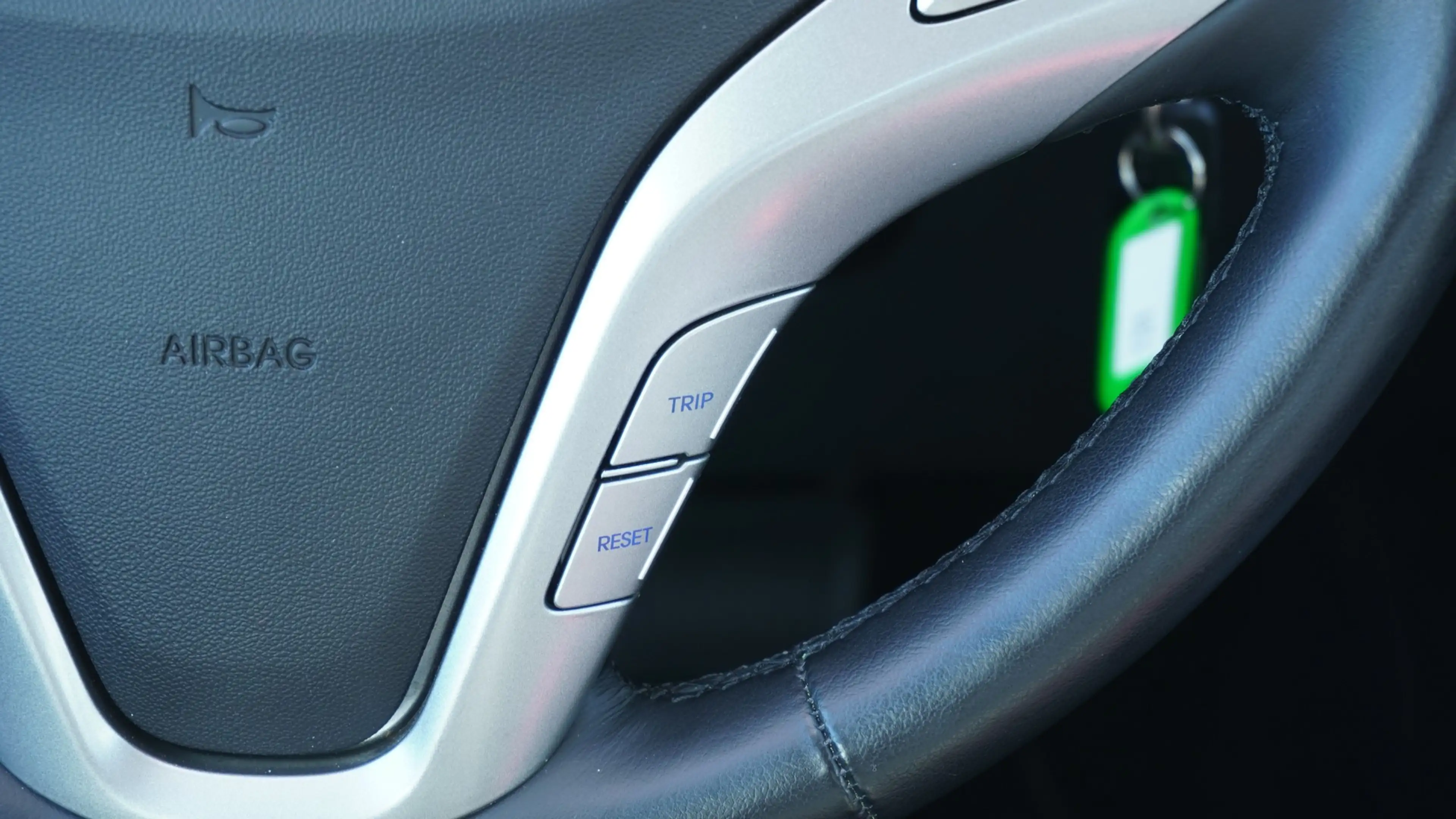 Hyundai iX20 1.6i AT Klima PDC Sitzheizung Bluetooth — photo 15