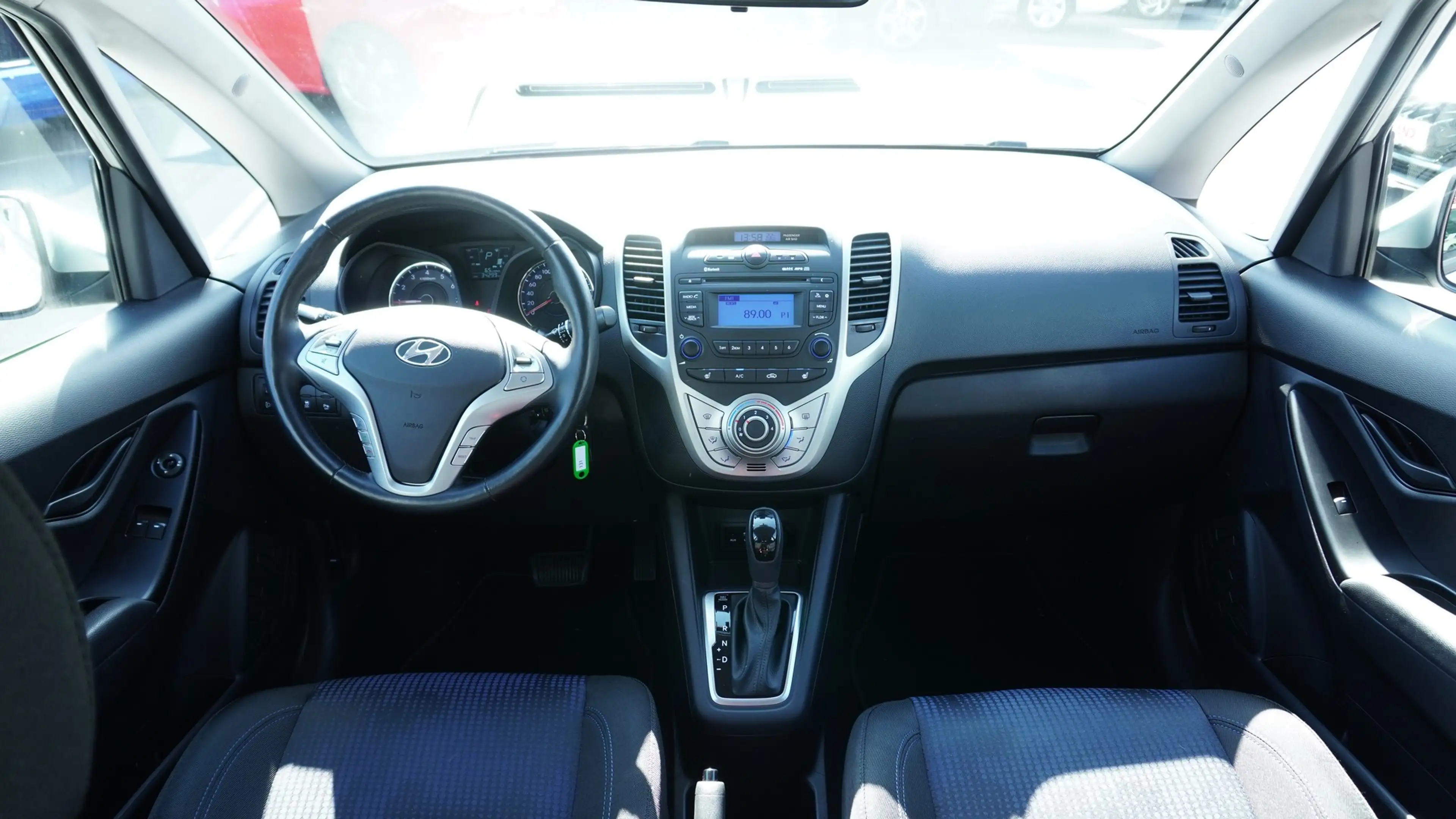 Hyundai iX20 1.6i AT Klima PDC Sitzheizung Bluetooth — photo 10