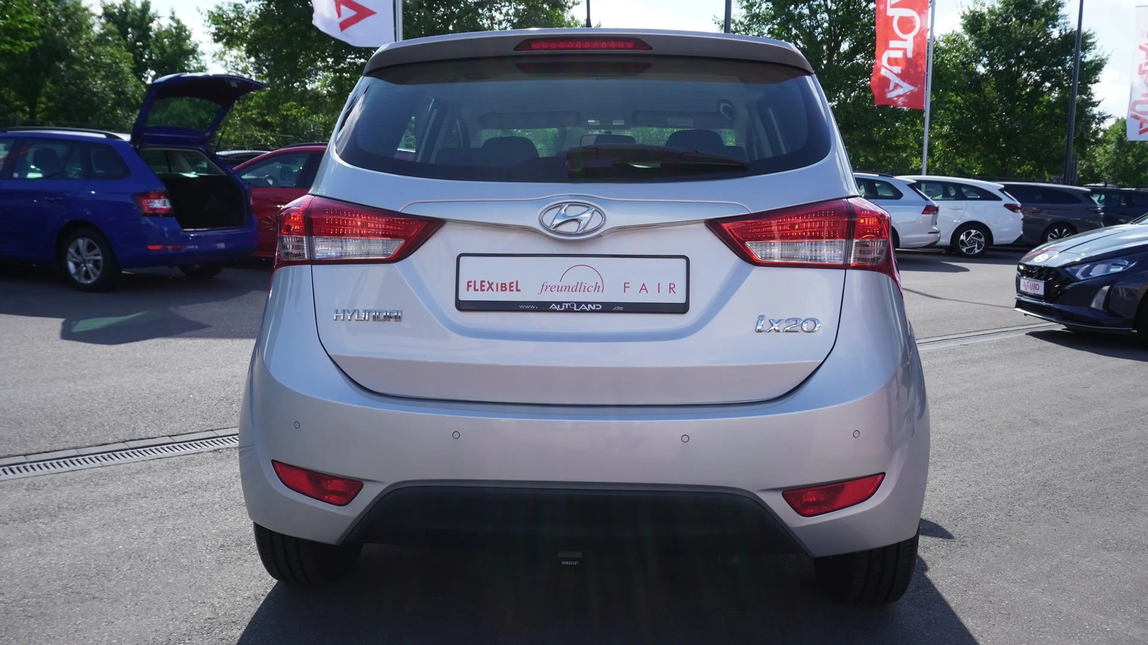 Hyundai iX20 1.6i AT Klima PDC Sitzheizung Bluetooth — photo 6