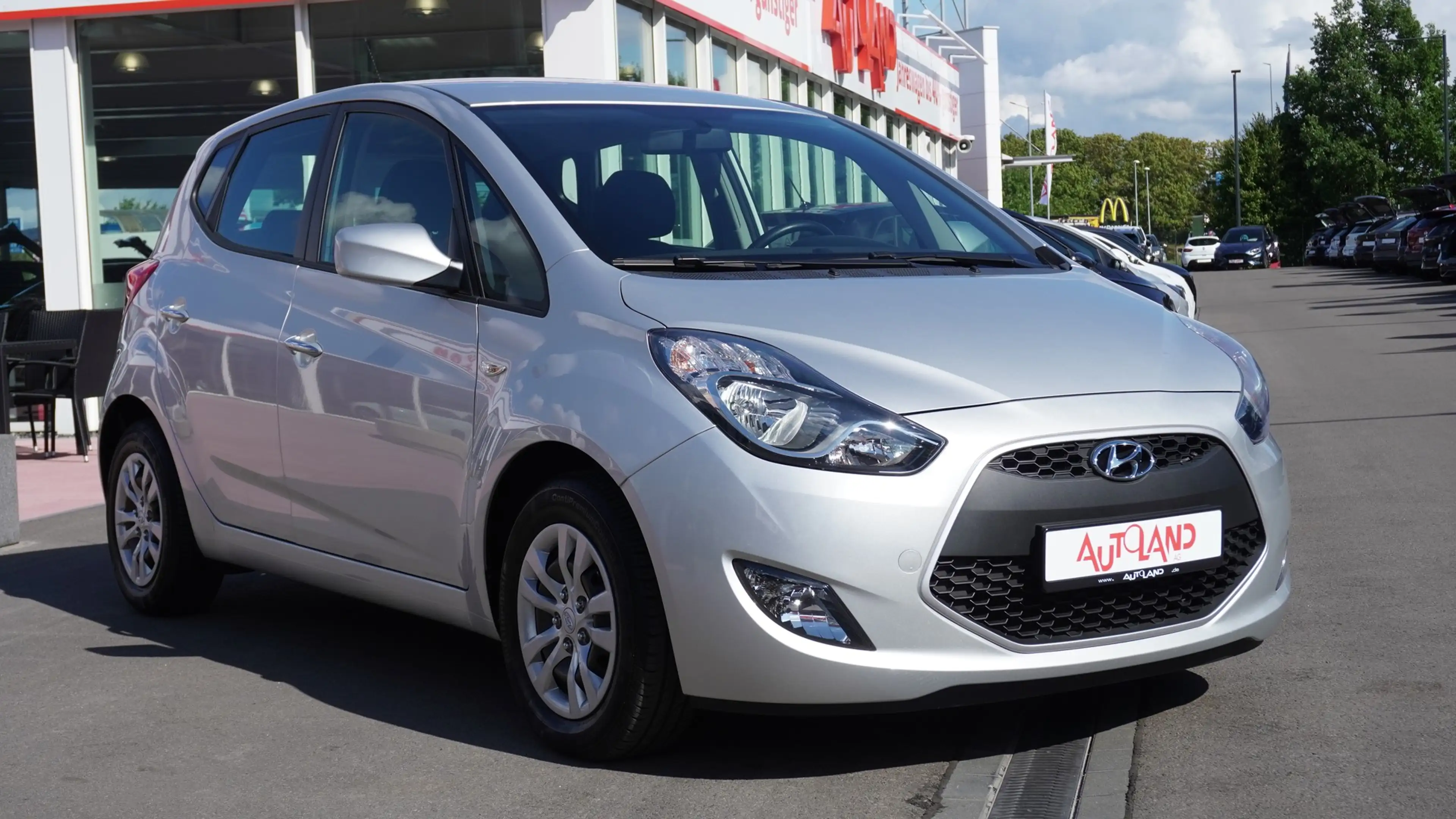 Hyundai iX20 1.6i AT Klima PDC Sitzheizung Bluetooth — photo 3