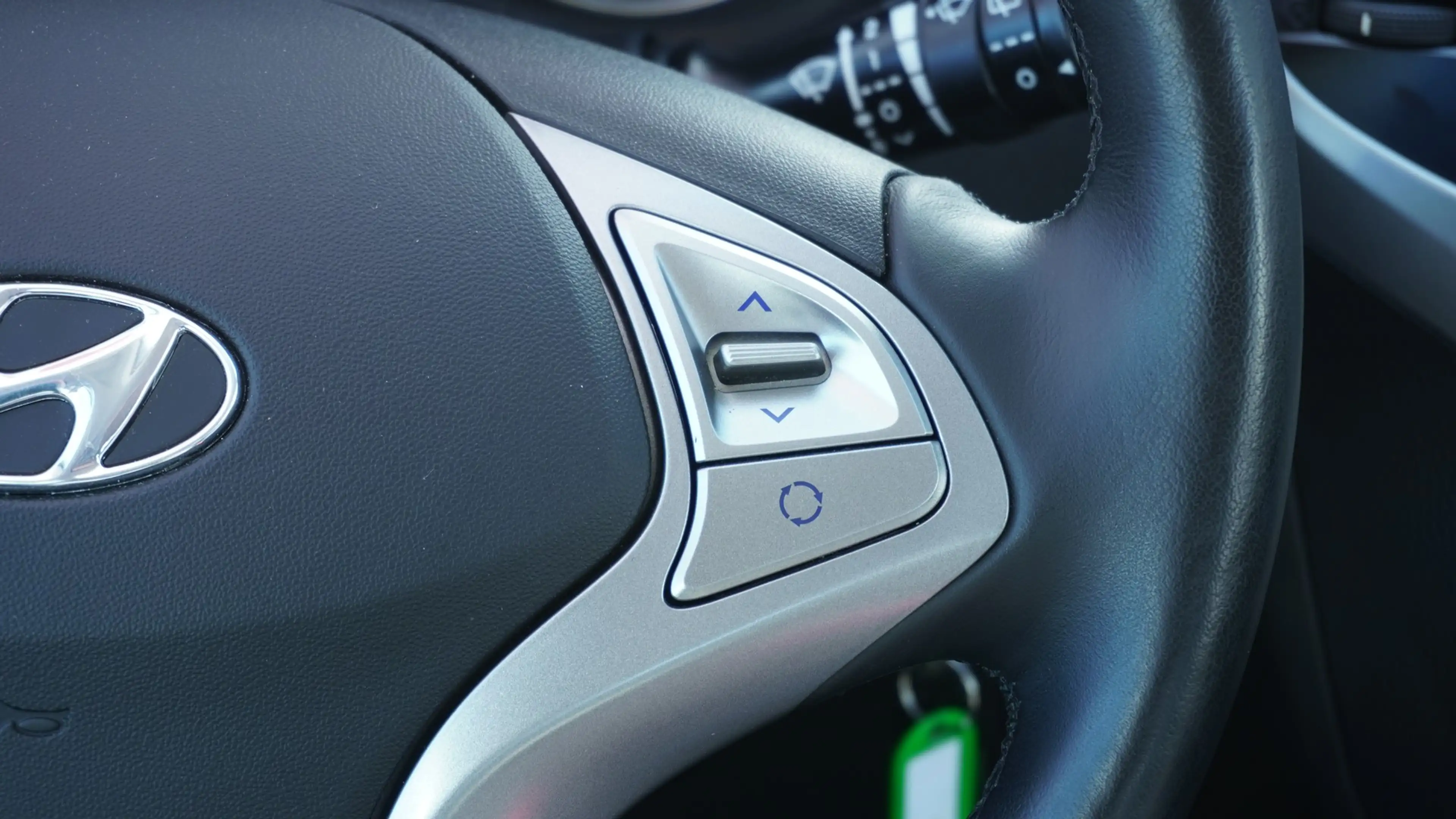 Hyundai iX20 1.6i AT Klima PDC Sitzheizung Bluetooth — photo 14