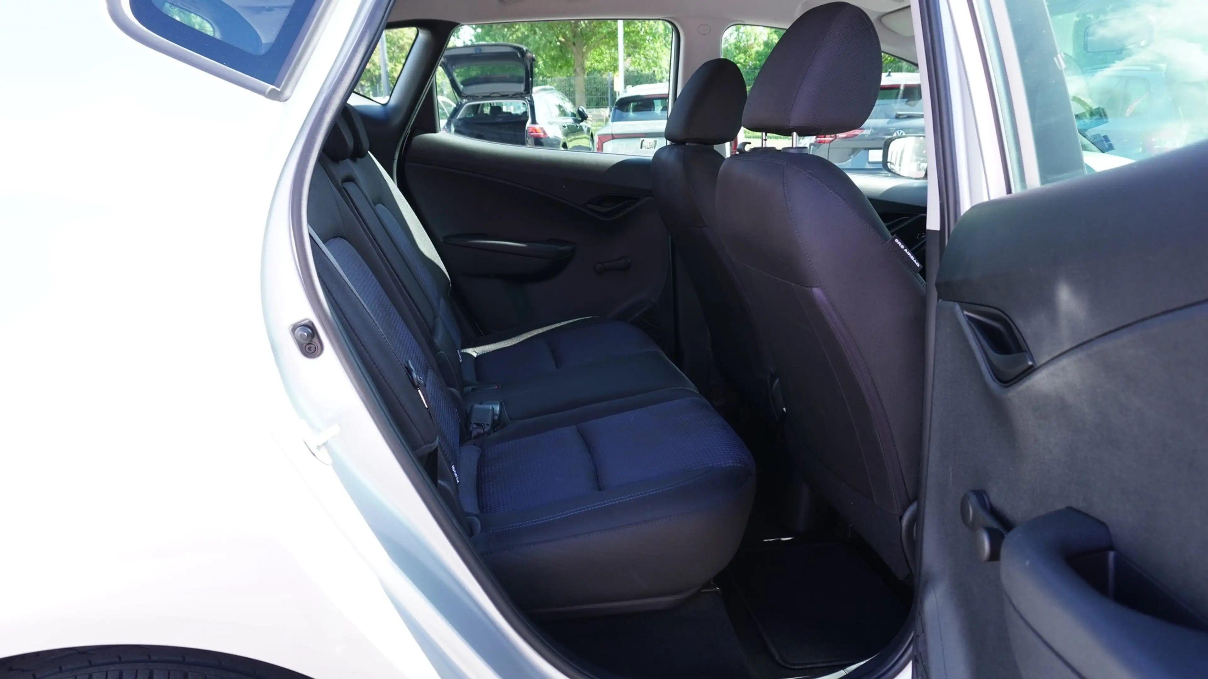 Hyundai iX20 1.6i AT Klima PDC Sitzheizung Bluetooth — photo 9