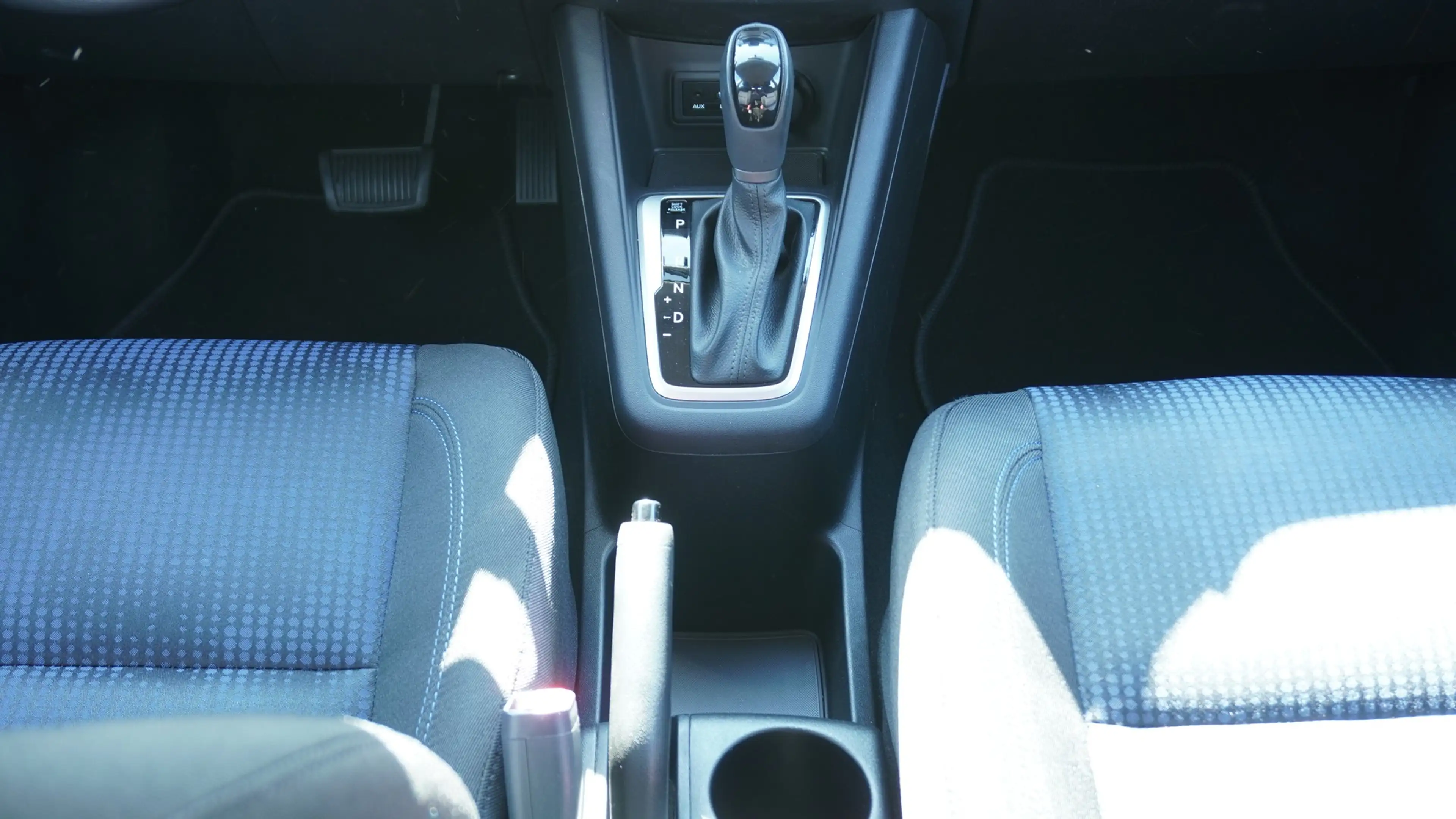 Hyundai iX20 1.6i AT Klima PDC Sitzheizung Bluetooth — photo 11