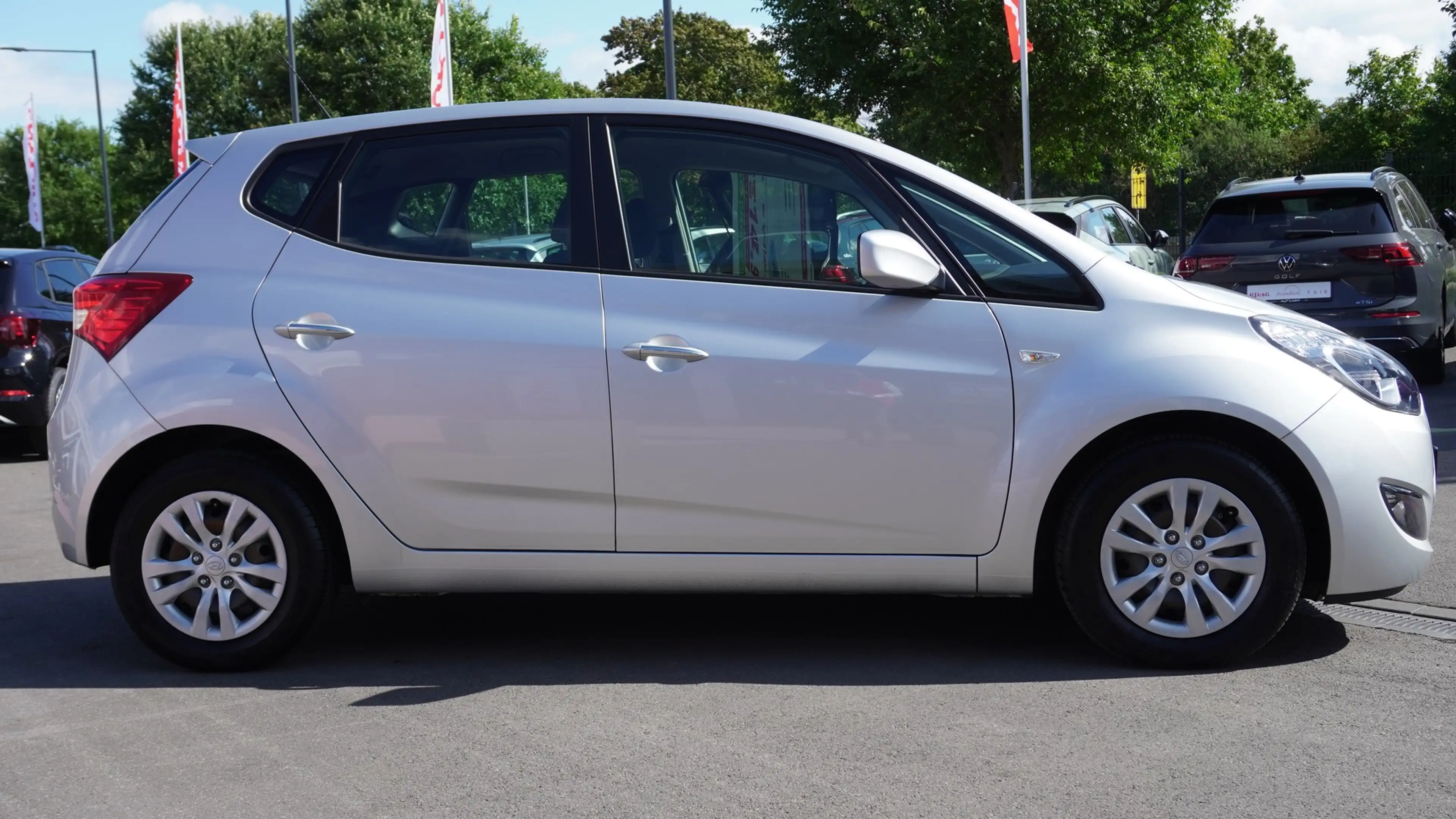 Hyundai iX20 1.6i AT Klima PDC Sitzheizung Bluetooth — photo 4