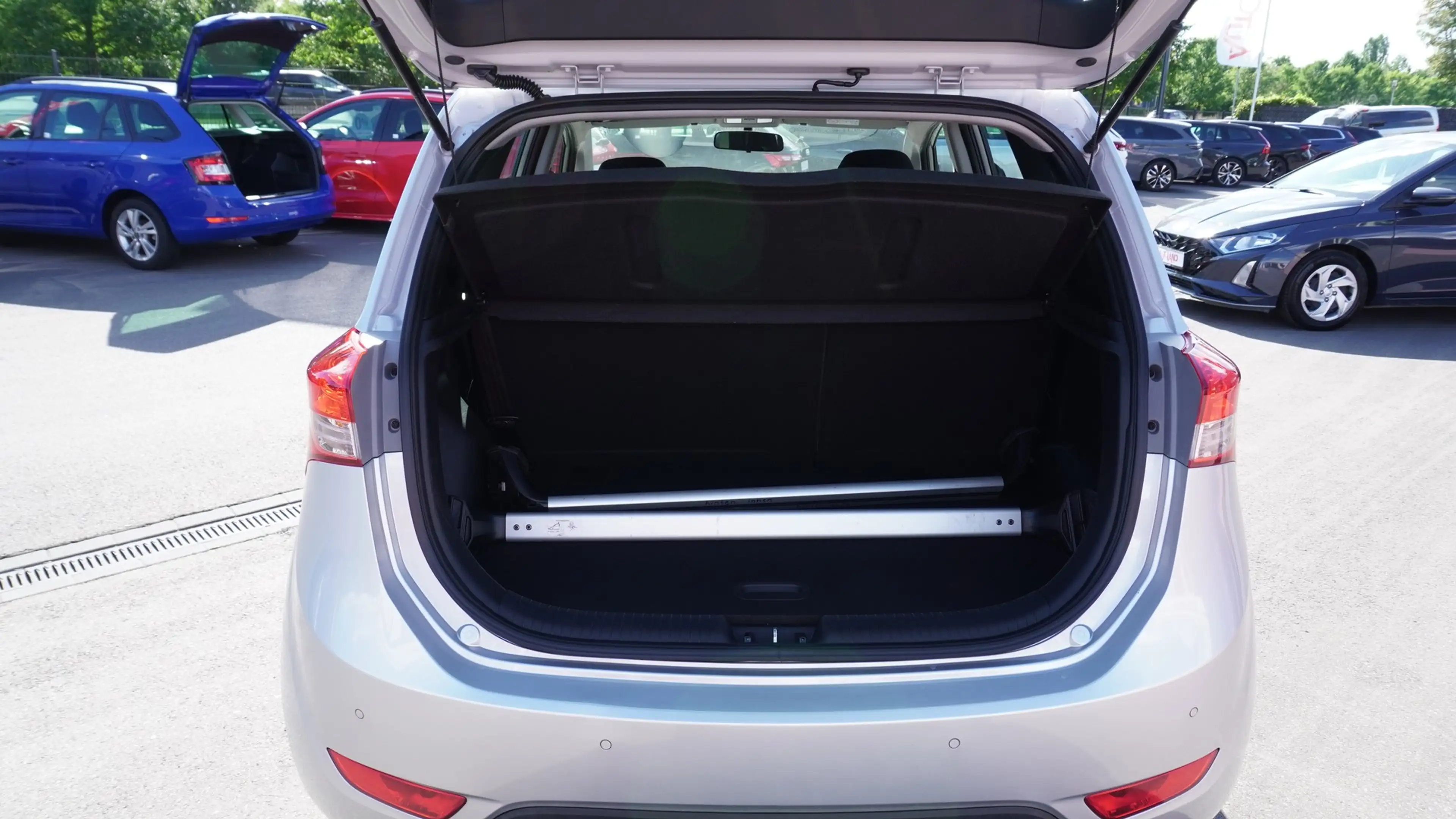 Hyundai iX20 1.6i AT Klima PDC Sitzheizung Bluetooth — photo 7