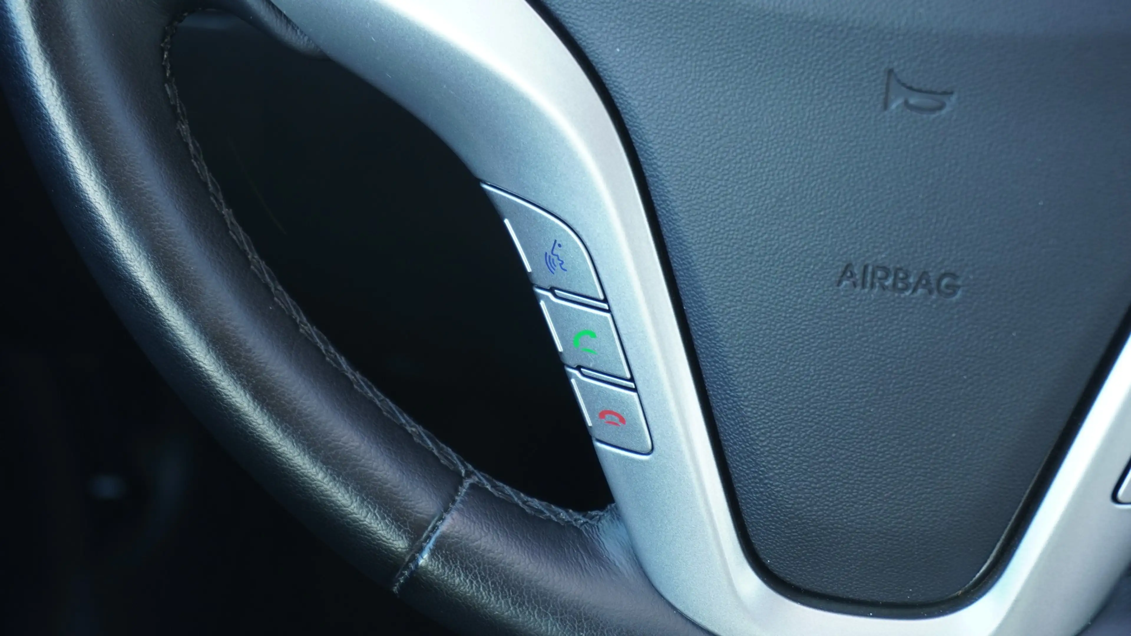 Hyundai iX20 1.6i AT Klima PDC Sitzheizung Bluetooth — photo 13