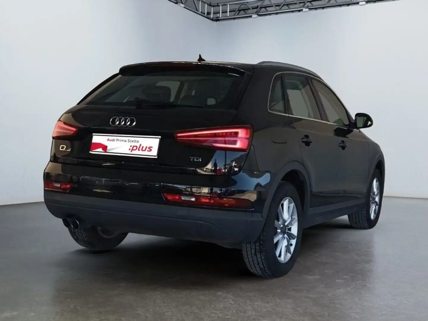 Audi Q3 2.0 TDI 120 CV Business Nero - 2