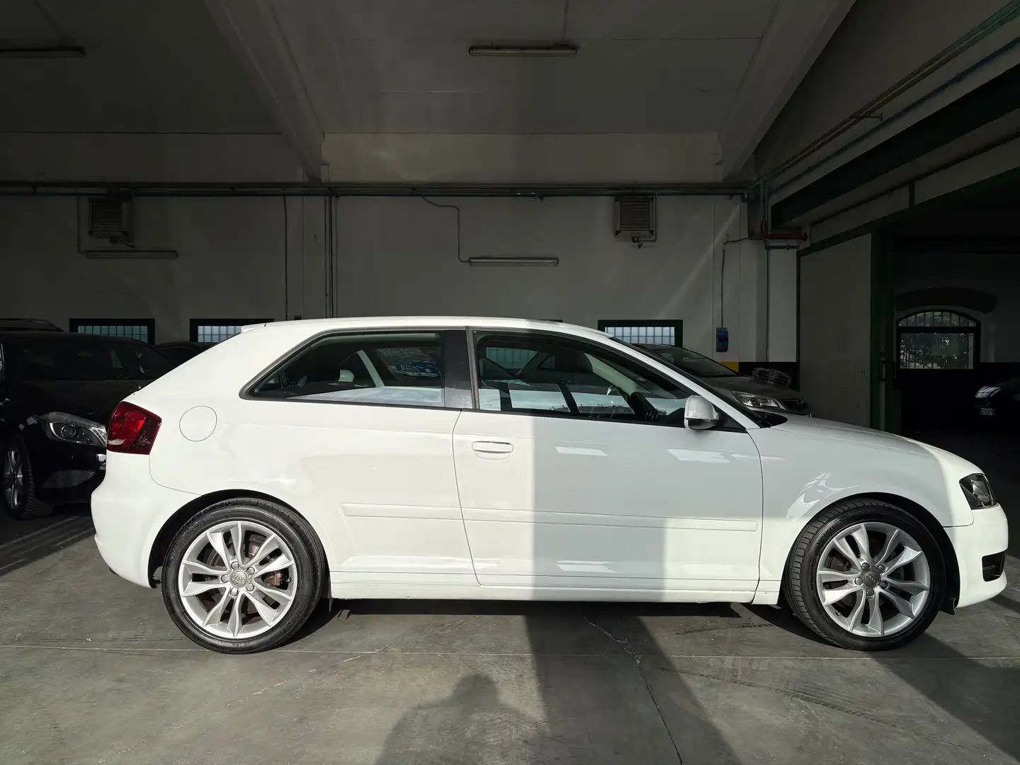 Audi A3 A3 II 2008 3p 2.0 tdi Ambiente Bianco - 2