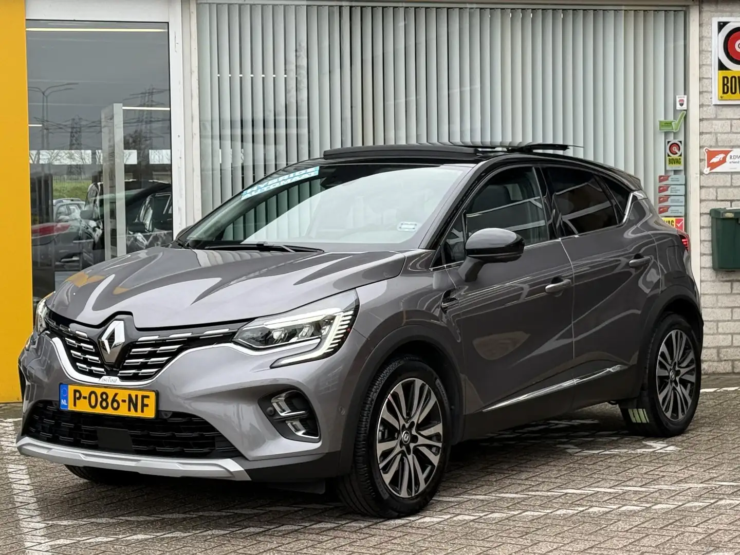 Renault Captur 1.6 E-Tech Plug-in Hybrid 160 Initiale Paris | Gla Grijs - 2