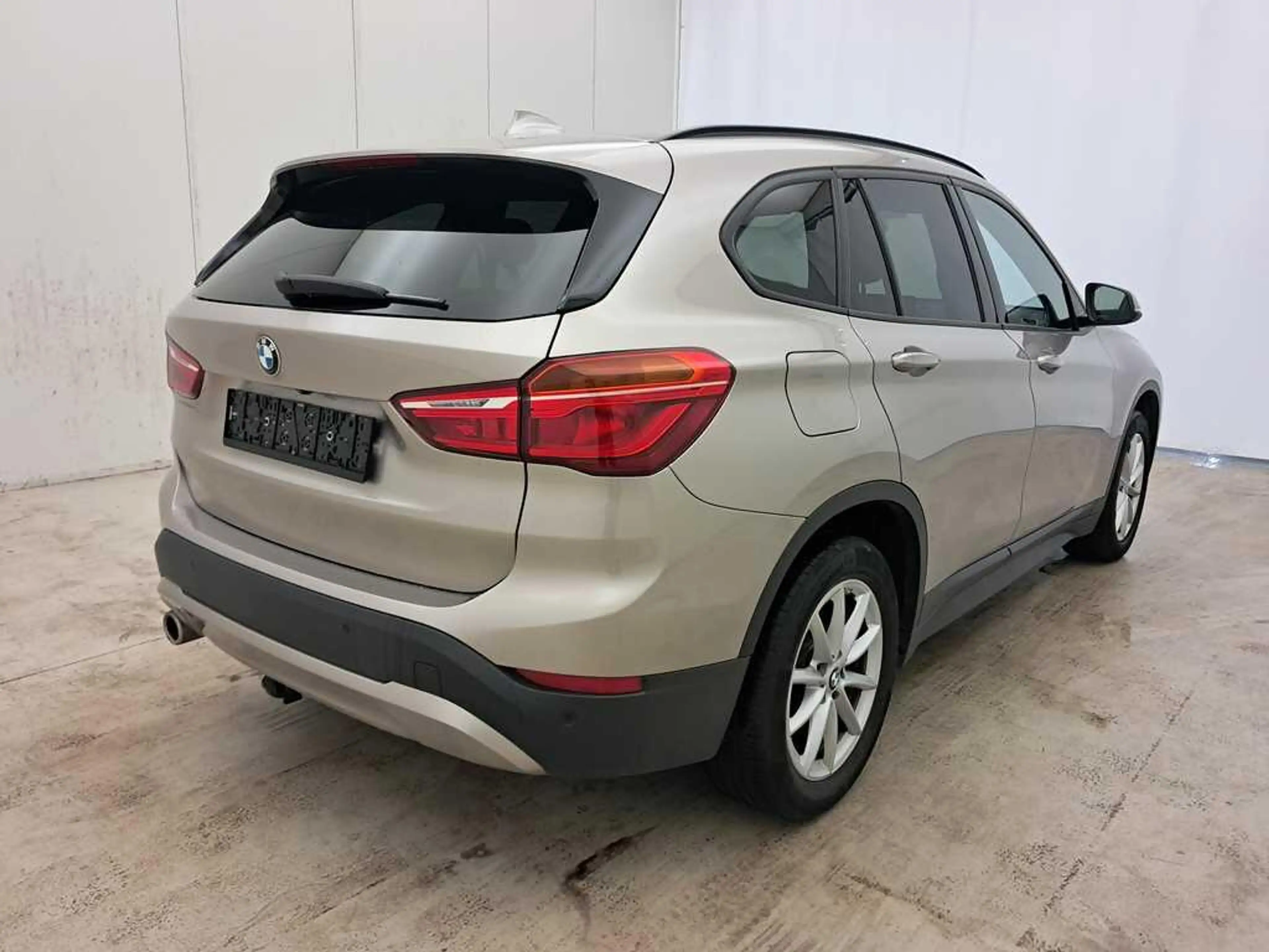 BMW X1 sDrive 18i Aut. /€16.520 netto / Leder / Navi Plus / Zetelverw. / Camera / ... — photo 2