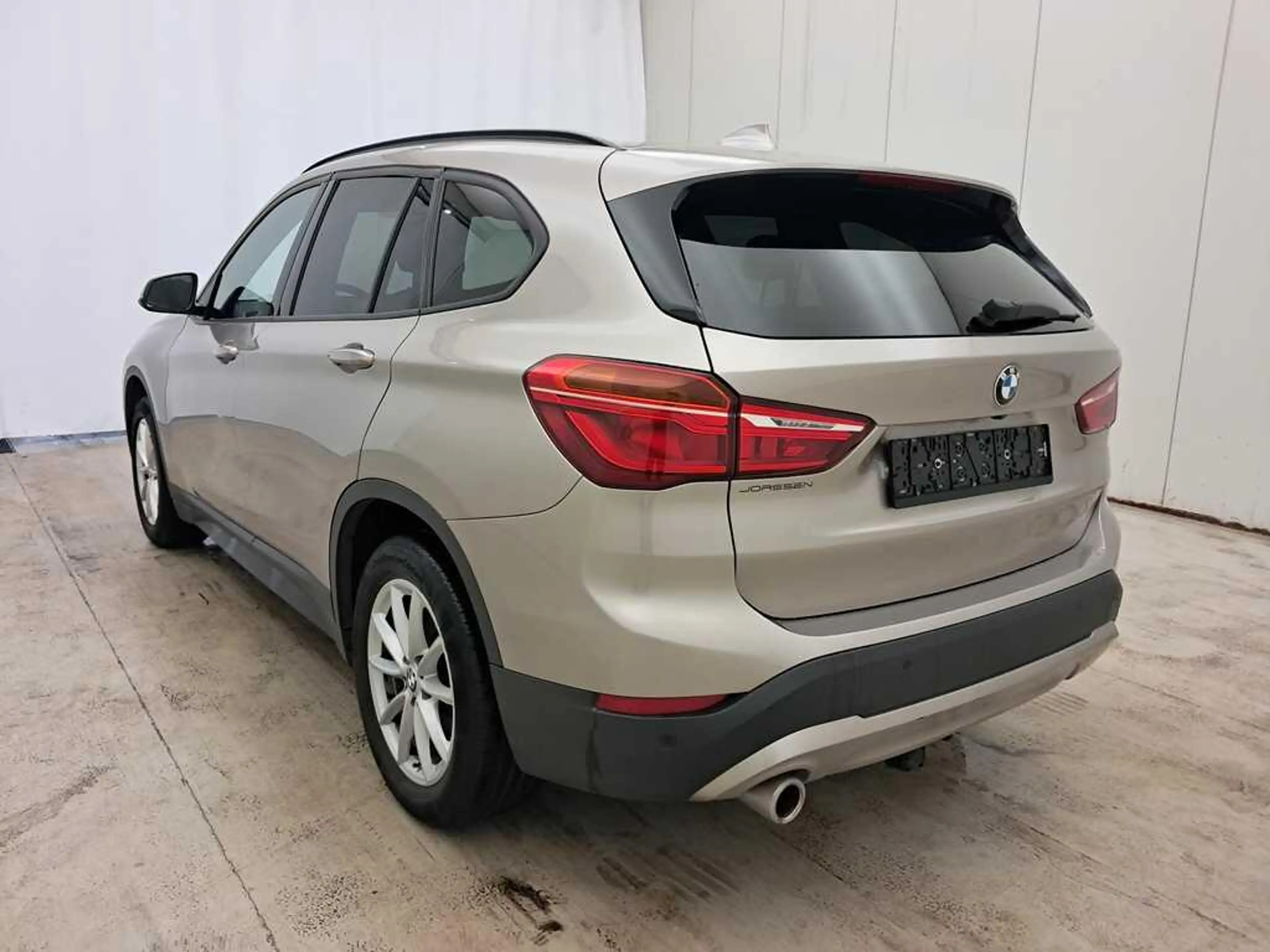 BMW X1 sDrive 18i Aut. /€16.520 netto / Leder / Navi Plus / Zetelverw. / Camera / ... — photo 3