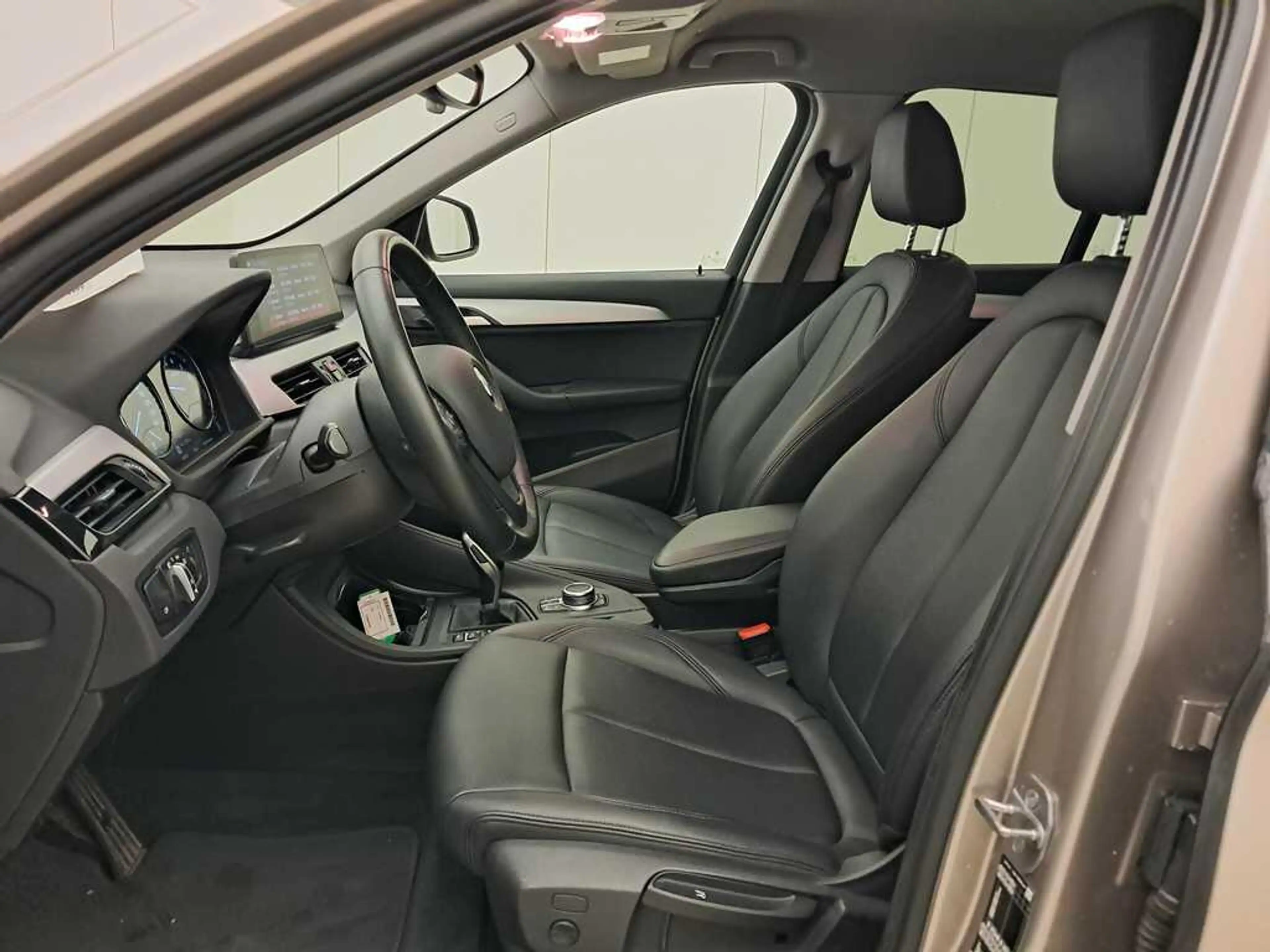 BMW X1 sDrive 18i Aut. /€16.520 netto / Leder / Navi Plus / Zetelverw. / Camera / ... — photo 6