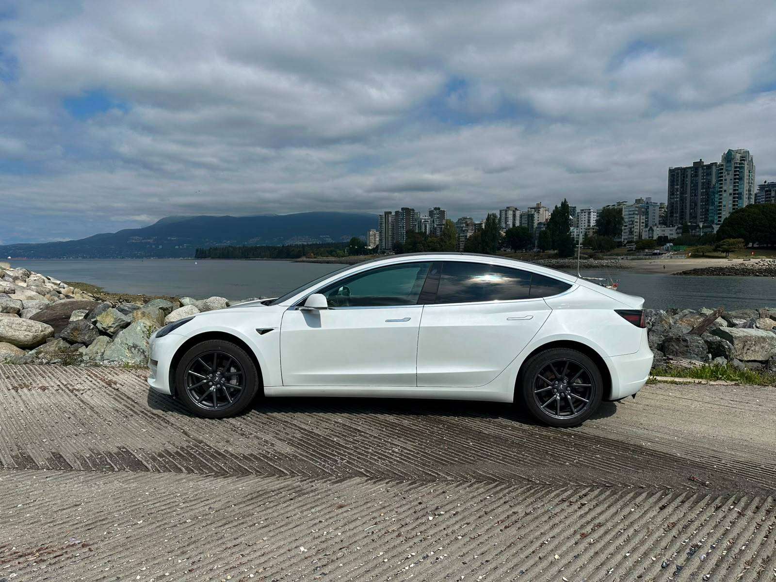 2020 Tesla Model 3 Standard Range Plus — снимка 1