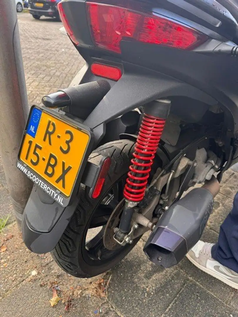 Piaggio MP3 300 SPORT NERO 300cc HPE 26PK Zwart - 1