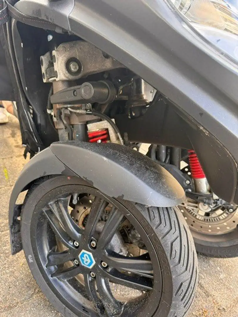 Piaggio MP3 300 SPORT NERO 300cc HPE 26PK Zwart - 2