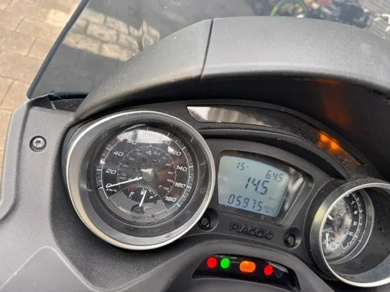 Piaggio MP3 300 - foto 8