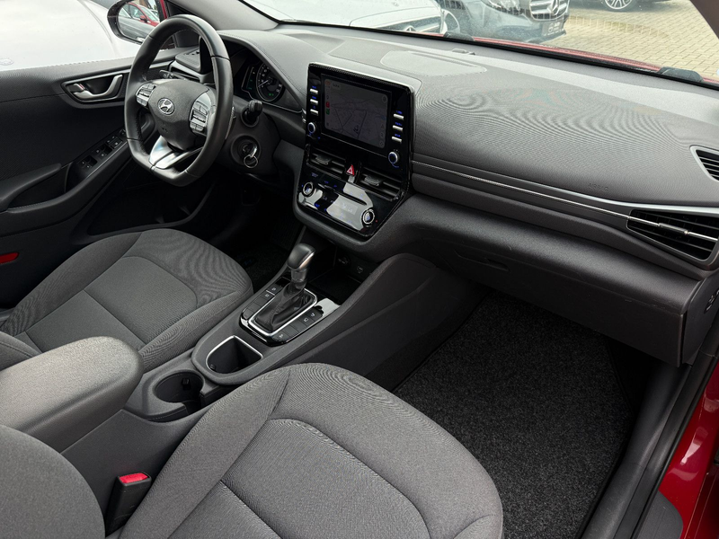 Hyundai IONIQ Hybrid, Kamera, TÜV & Bremsen neu, 1 Hand — photo 14