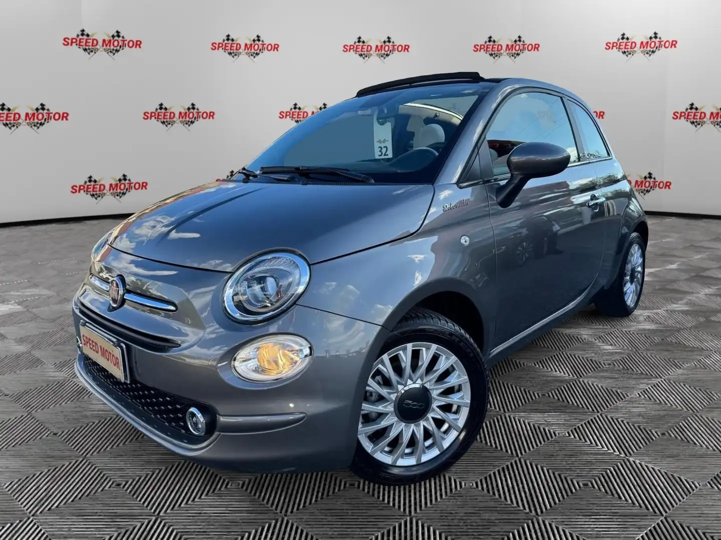 Fiat 500C 1.0 Hybrid Dolcevita CABRIO, SENSORI, CARPLAY Gris - 1
