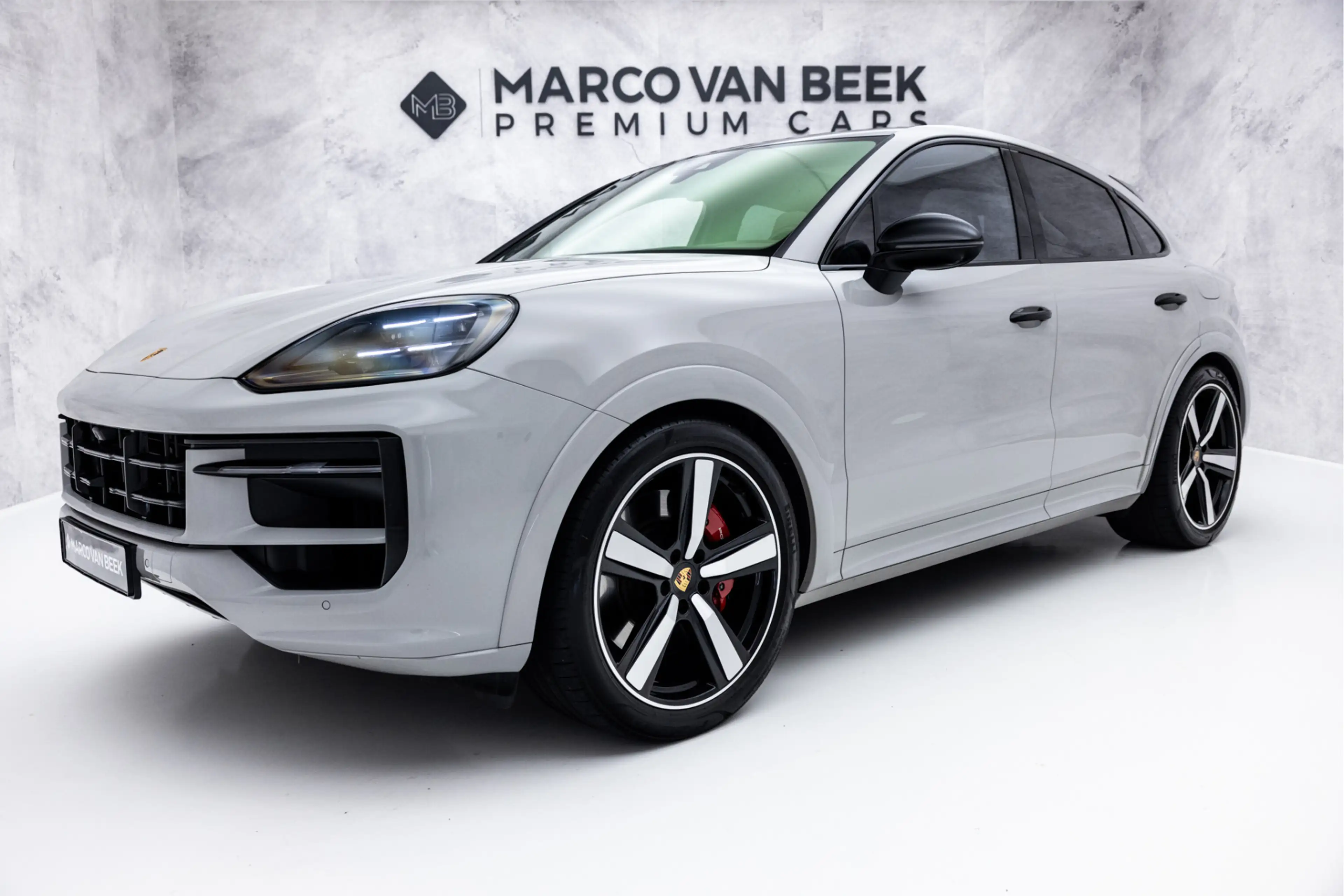 Porsche Cayenne Coupé 3.0 S E-Hybrid 520 PK | Pano | SportDesign |