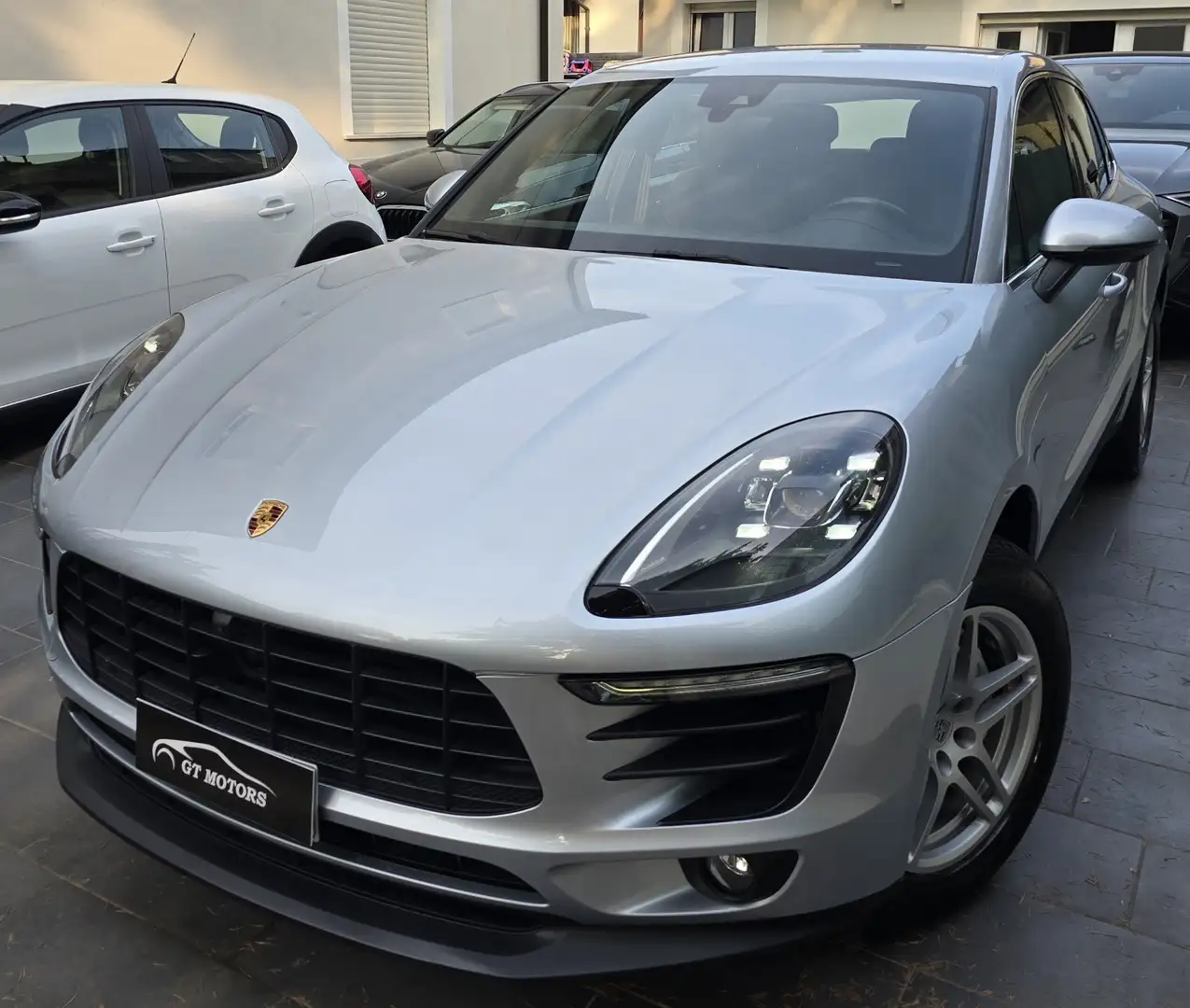 Porsche Macan - 1