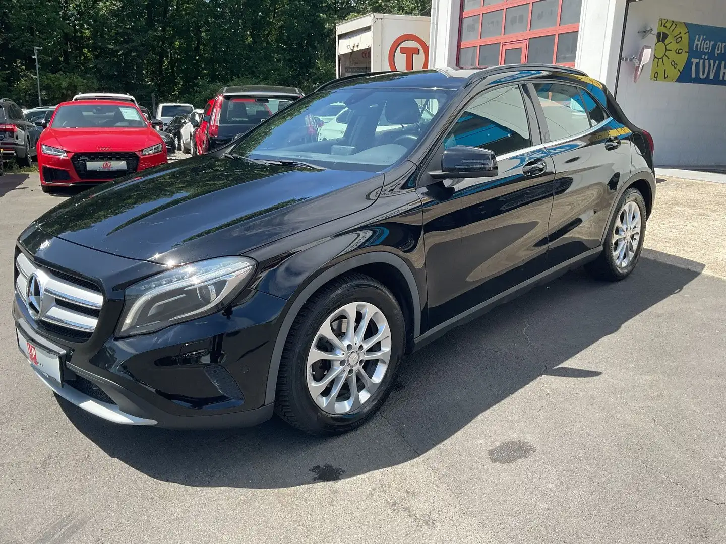 Mercedes-Benz GLA 220 CDI Aut. Navi Sitzheizung Tempomat AHK Zwart - 1