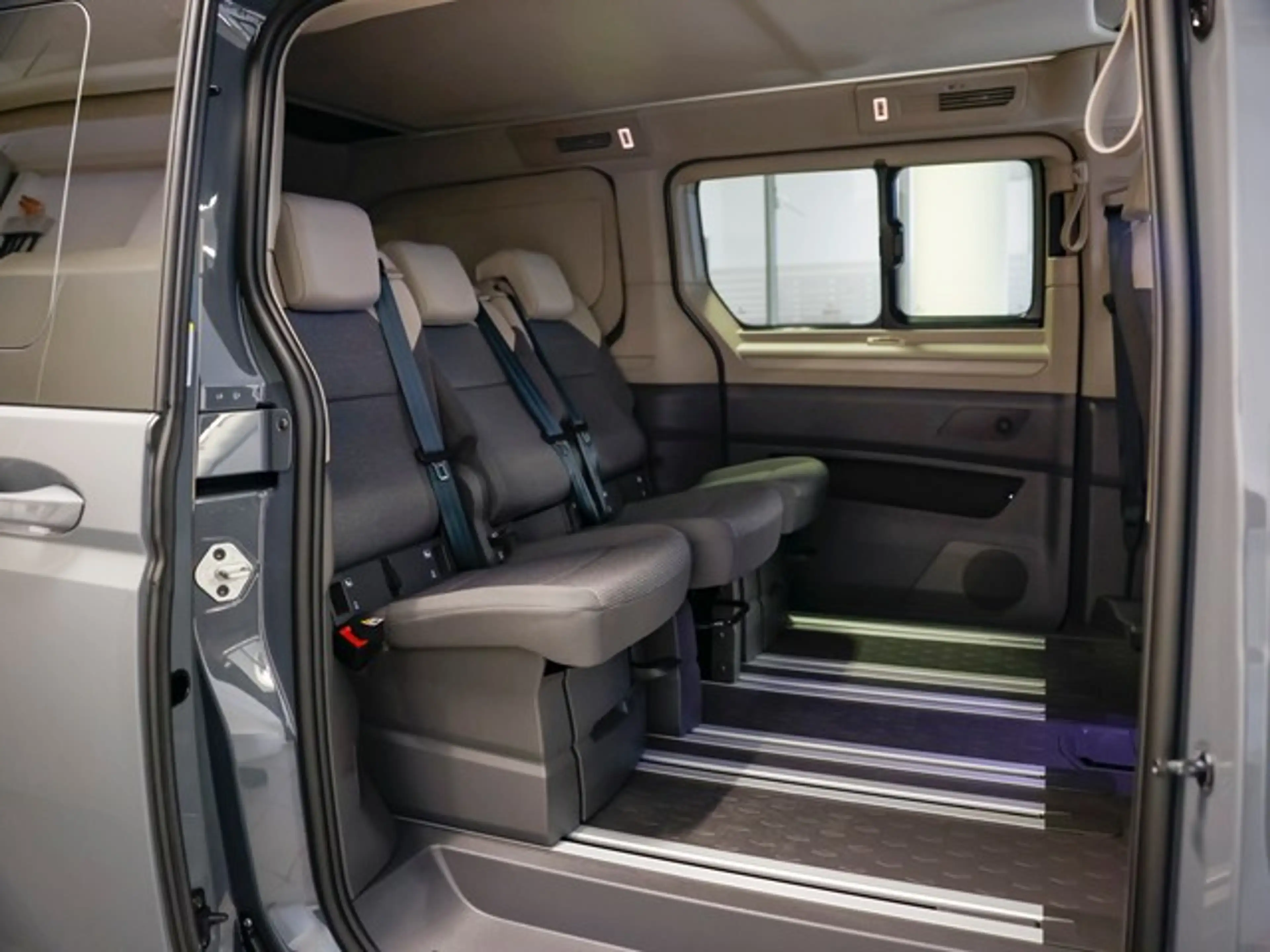 Volkswagen T7 California "Beach Tour" 2,0 l 7-Gang-DSG verfügbar ab 31.1... — photo 14