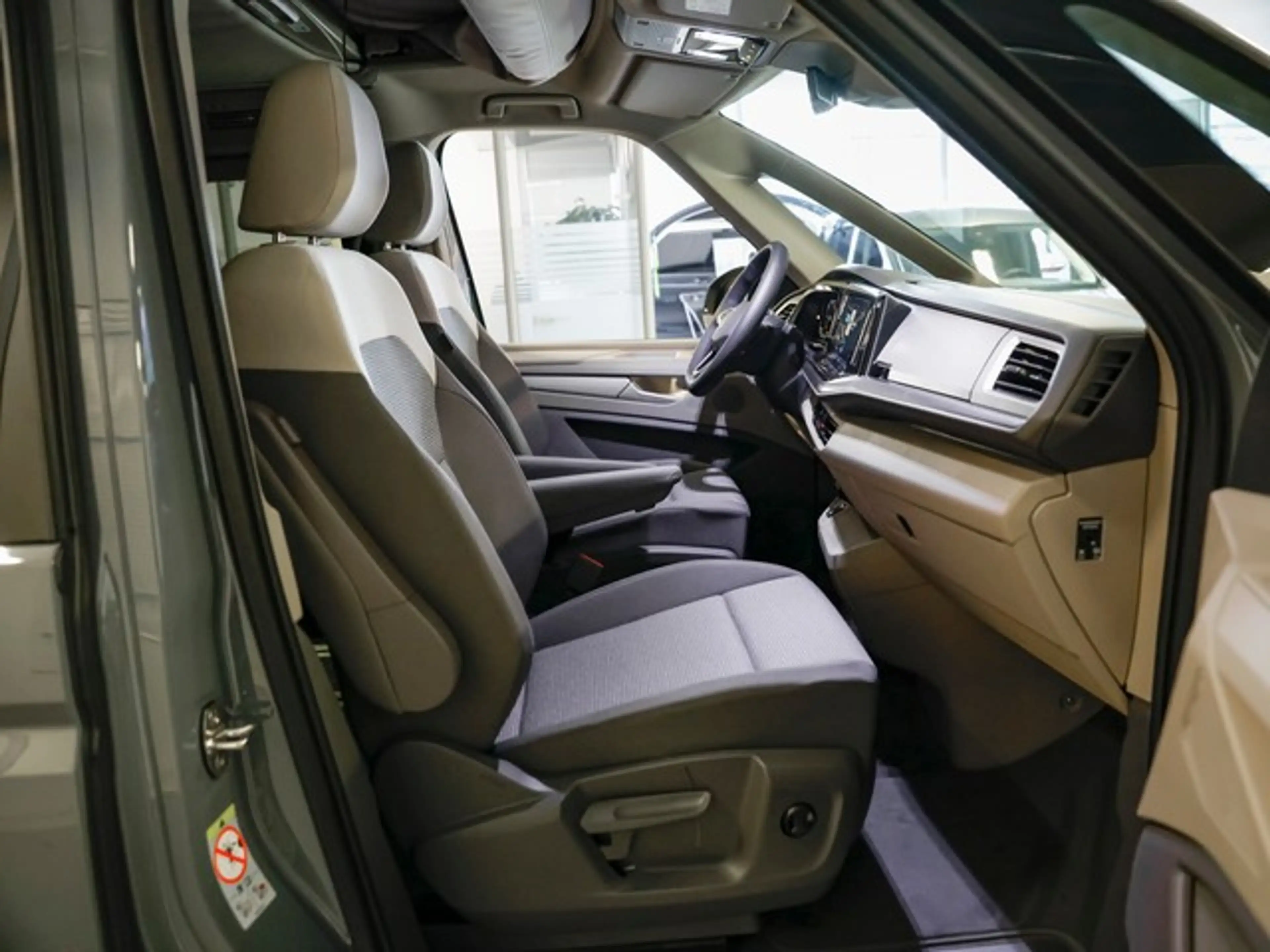 Volkswagen T7 California "Beach Tour" 2,0 l 7-Gang-DSG verfügbar ab 31.1... — photo 3