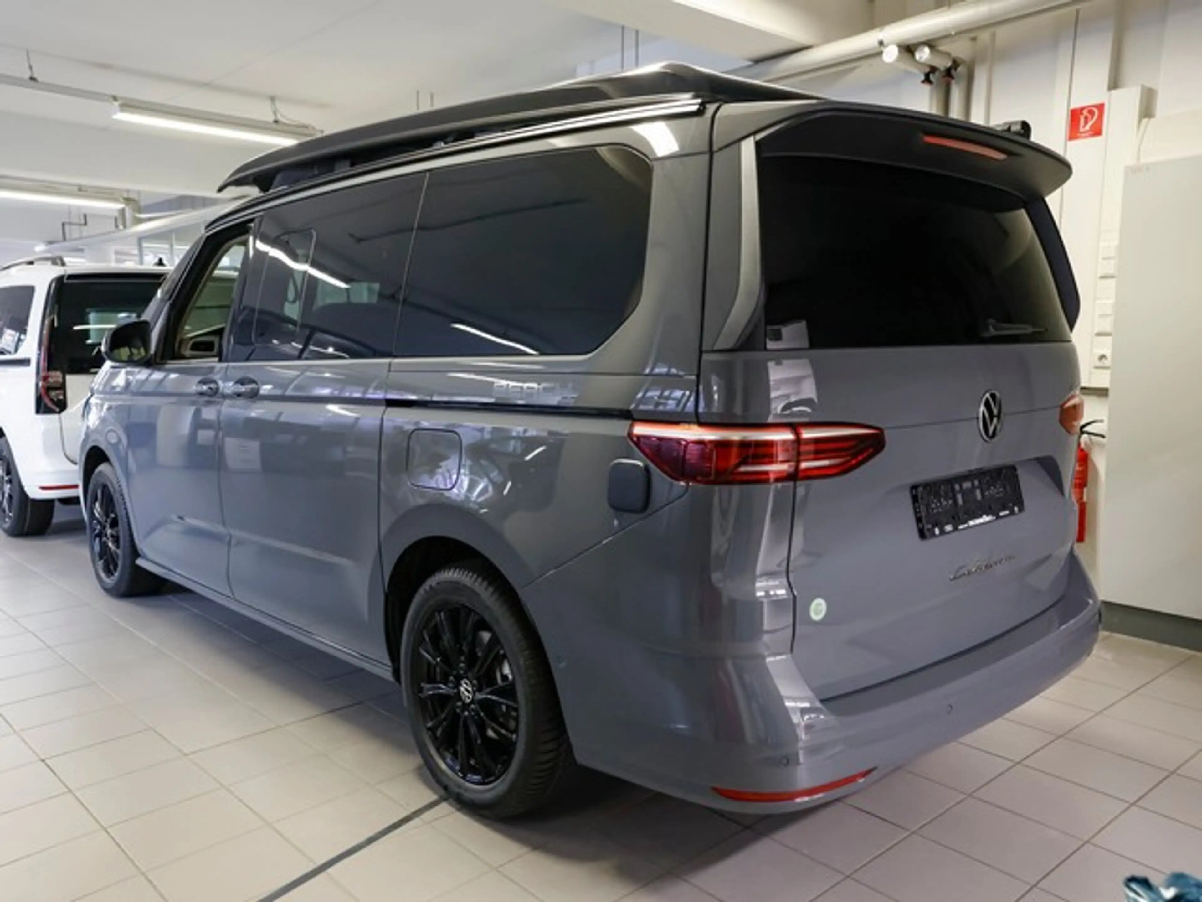 Volkswagen T7 California "Beach Tour" 2,0 l 7-Gang-DSG verfügbar ab 31.1... — photo 2