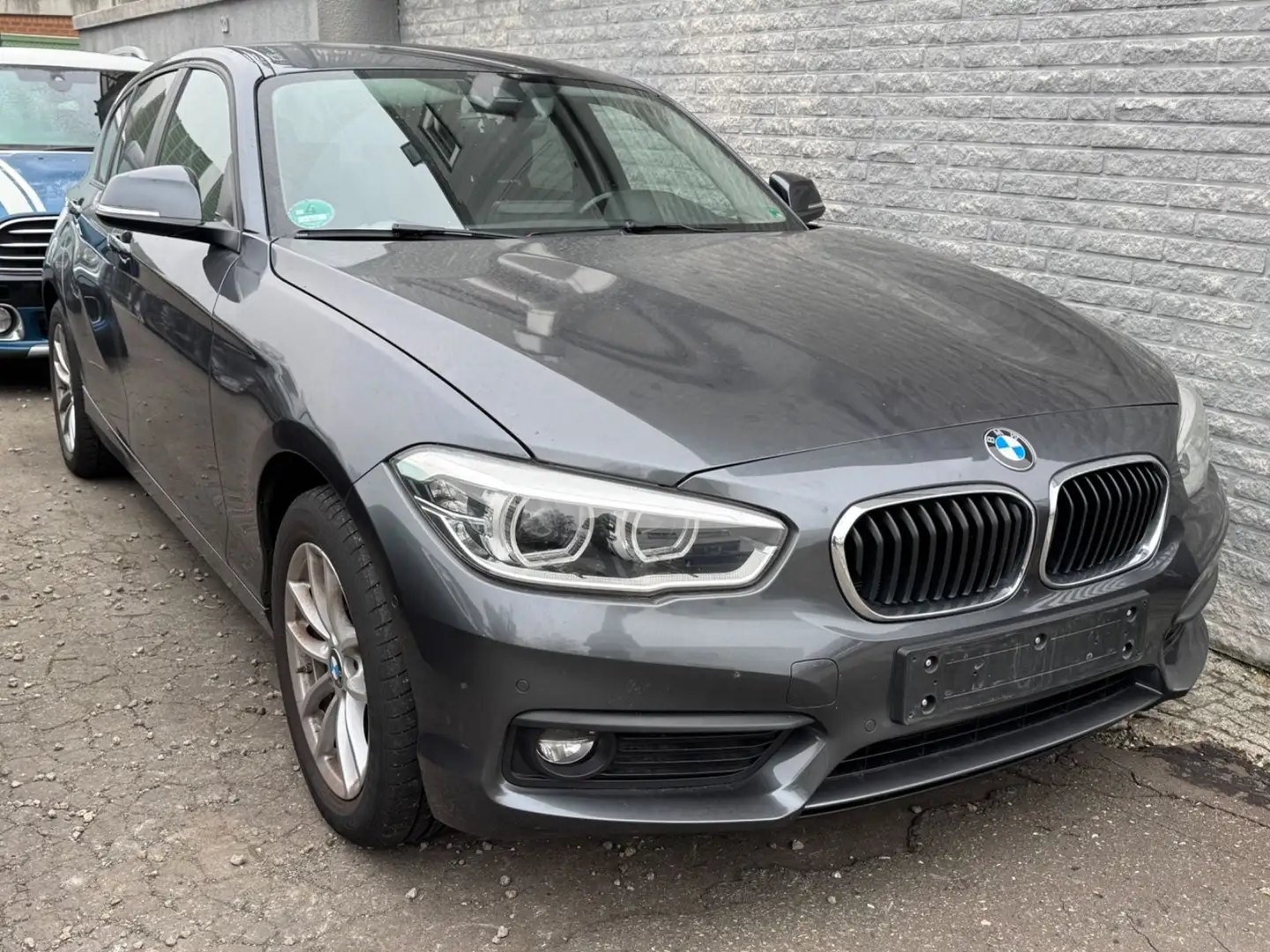BMW 120 i Limousine Advantage 1.HAND LED NAVI Grau - 1