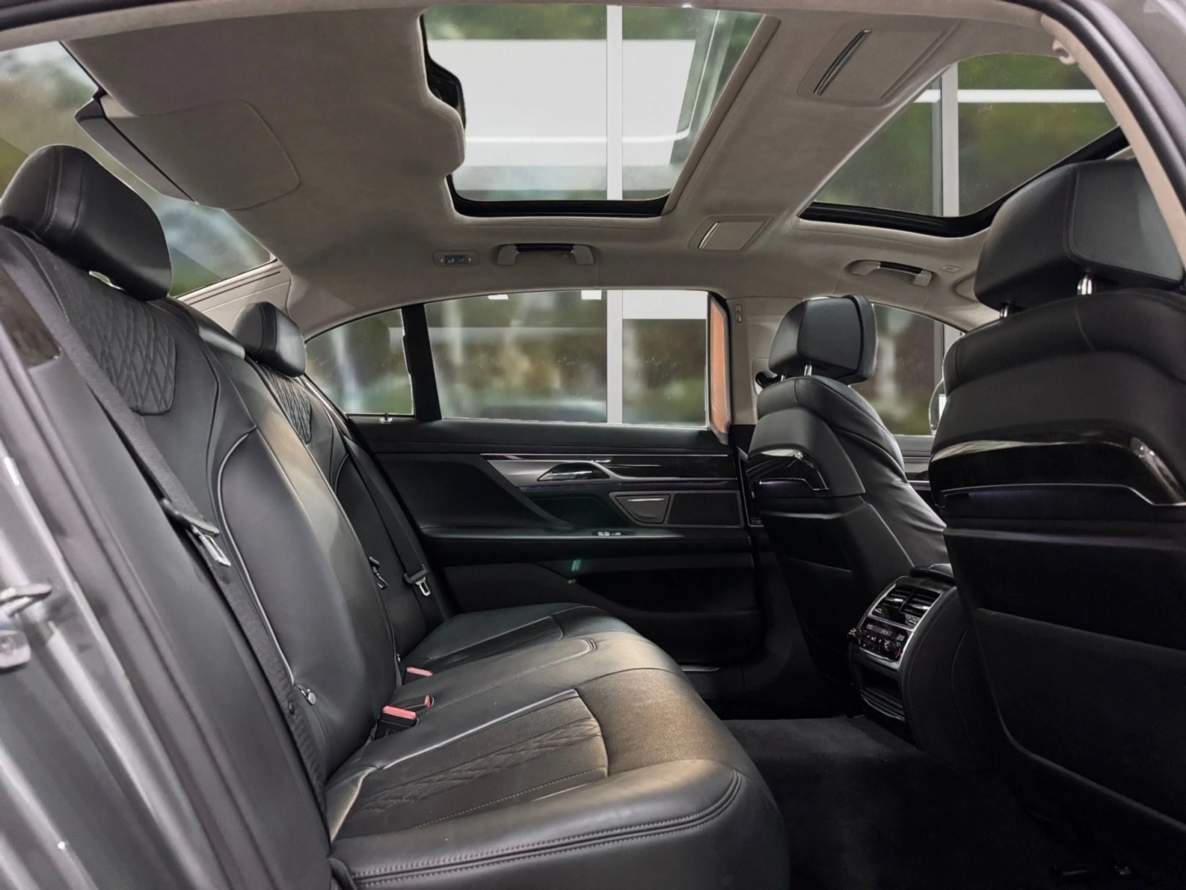 BMW 750 Li xDrive Aut., Langversion , 1 J. Garantie — photo 8