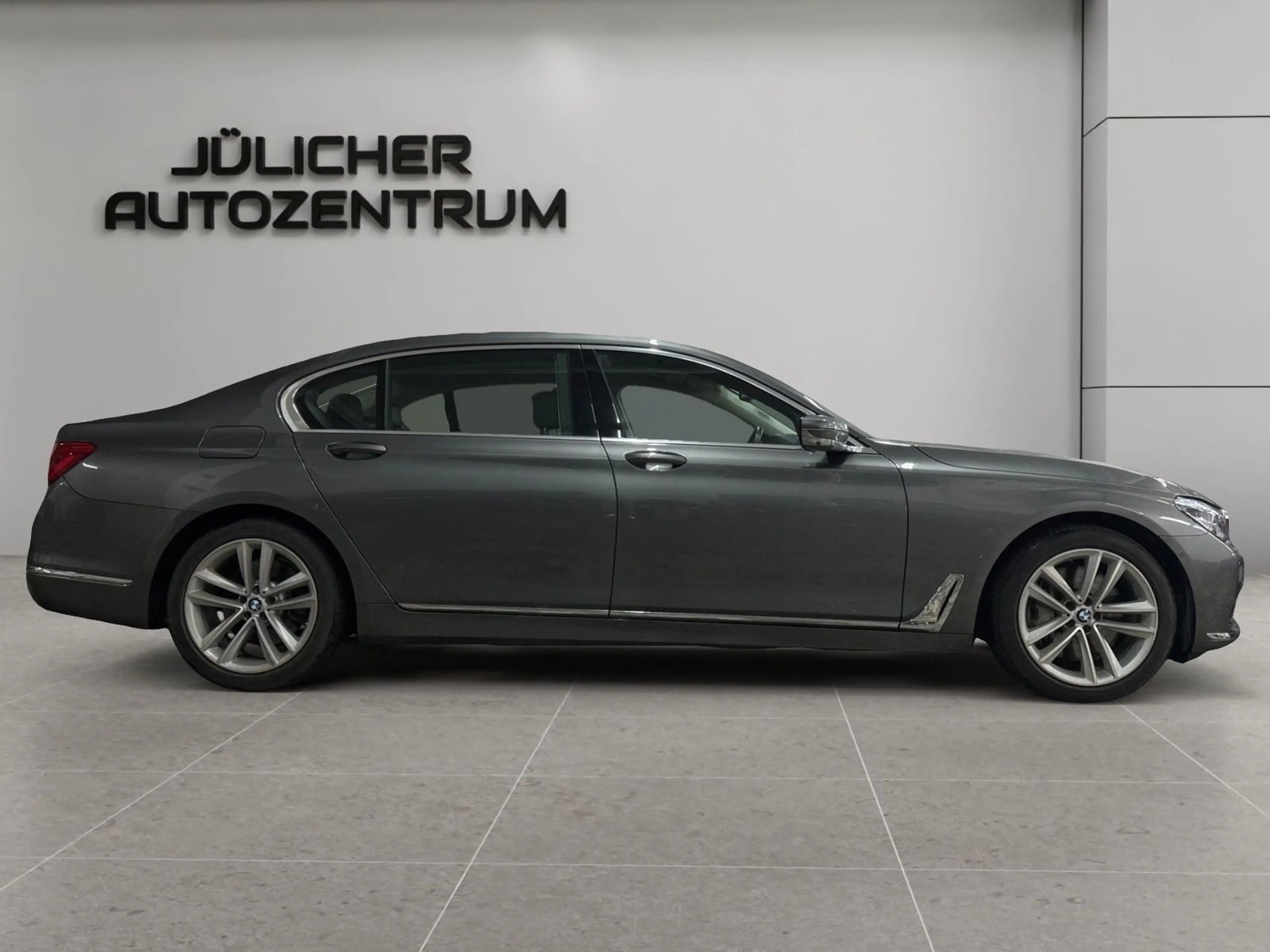 BMW 750 Li xDrive Aut., Langversion , 1 J. Garantie — photo 2