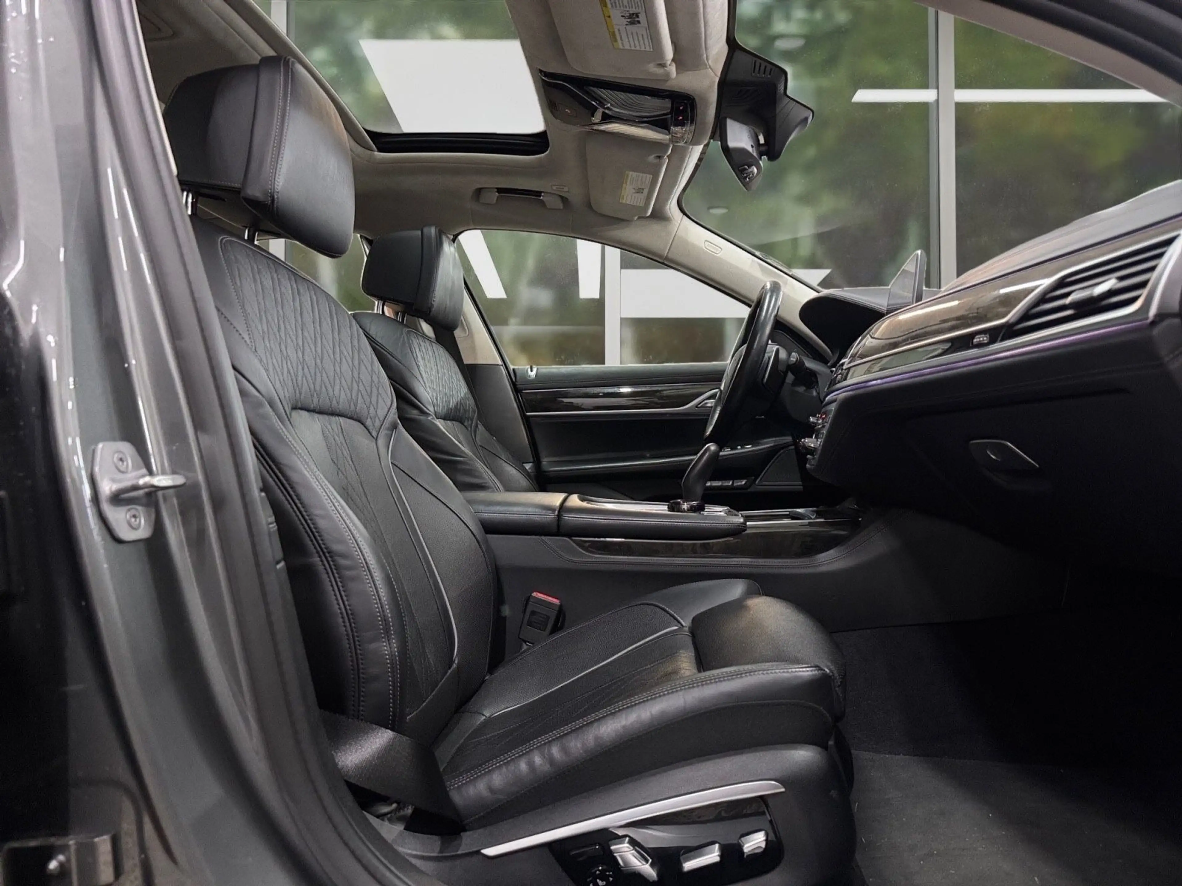 BMW 750 Li xDrive Aut., Langversion , 1 J. Garantie — photo 7