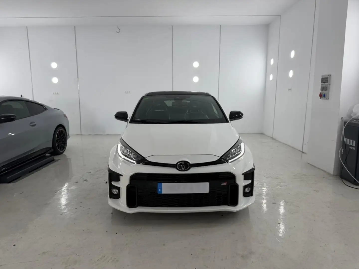 Toyota Yaris GR RZ Circuit Pack Blanco - 2