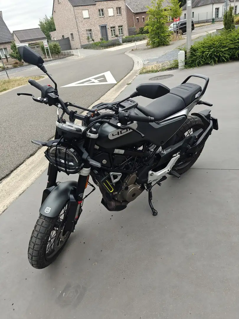 Husqvarna Svartpilen Husqvarna 401 svartpilen van 2020 met 3500km!! Szary - 2