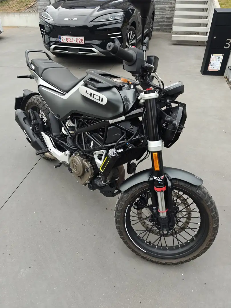 Husqvarna Svartpilen Husqvarna 401 svartpilen van 2020 met 3500km!! Szary - 1