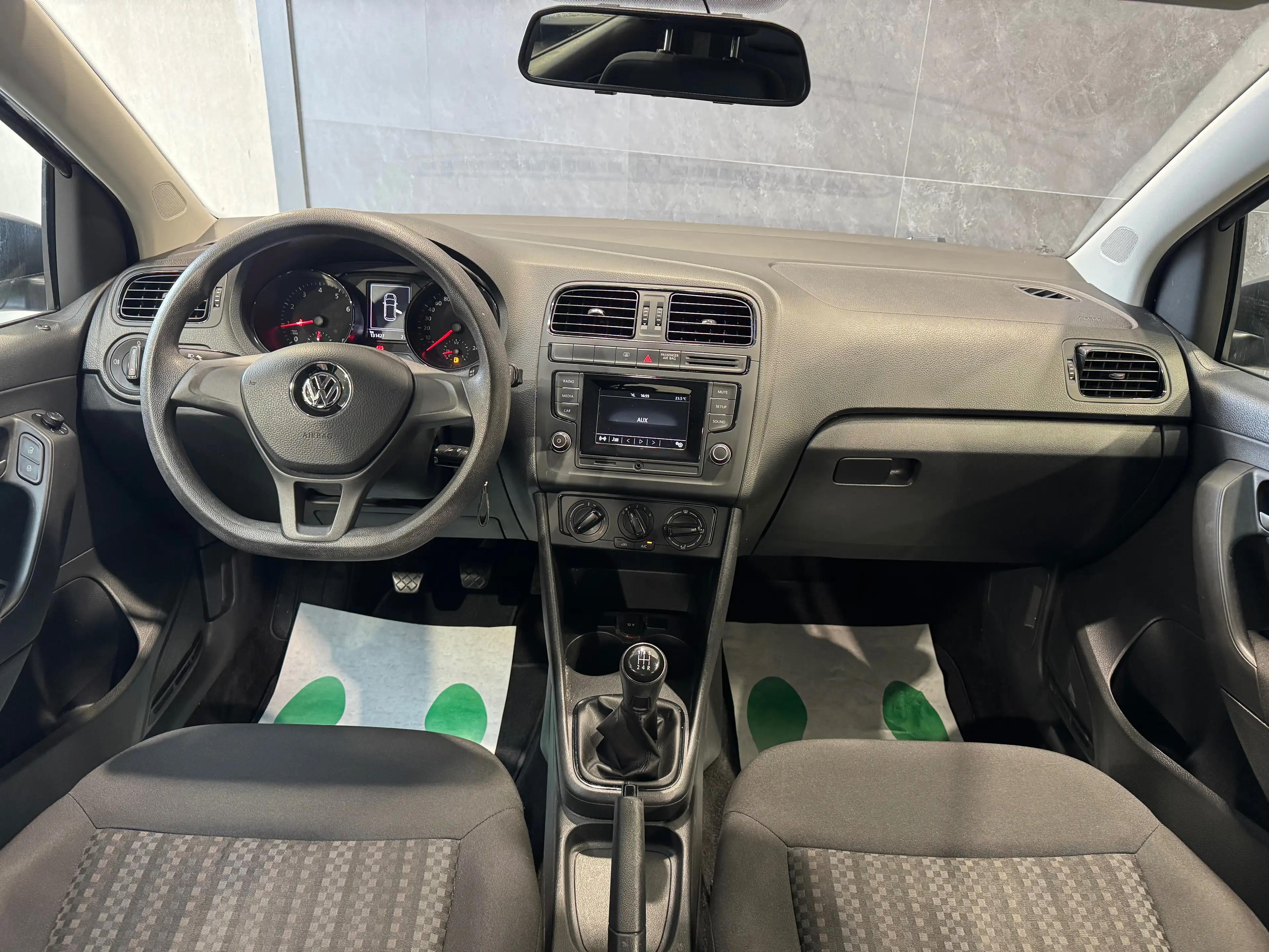Volkswagen Polo 1.0i* 1ER PROPRIÉTAIRE * CARNET * AIRCO * PROPRE — photo 12