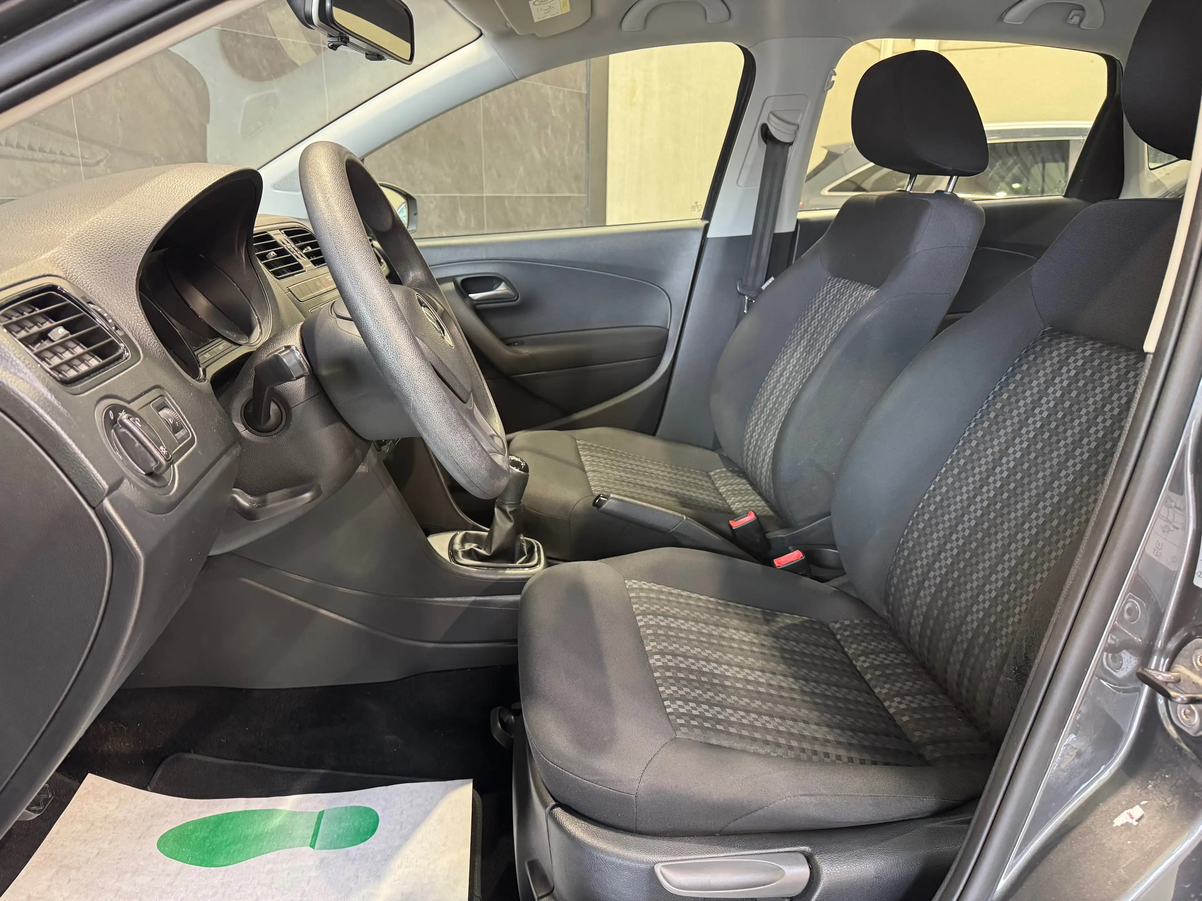 Volkswagen Polo 1.0i* 1ER PROPRIÉTAIRE * CARNET * AIRCO * PROPRE — photo 8