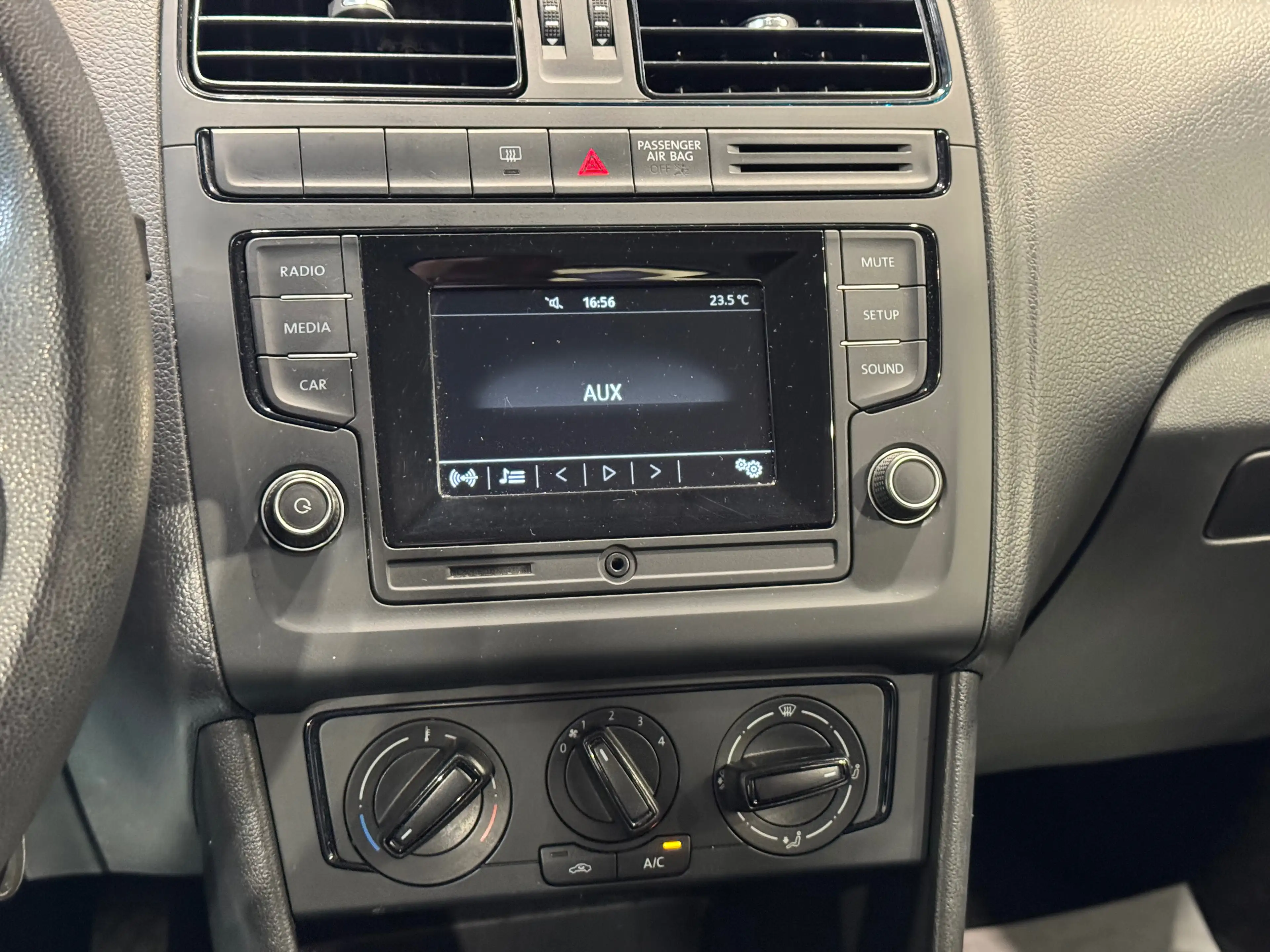 Volkswagen Polo 1.0i* 1ER PROPRIÉTAIRE * CARNET * AIRCO * PROPRE — photo 15